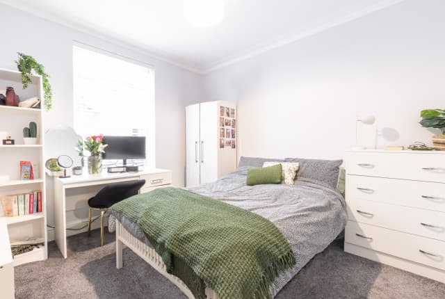 3 Bed House - Blaydes Street thumbnail 5