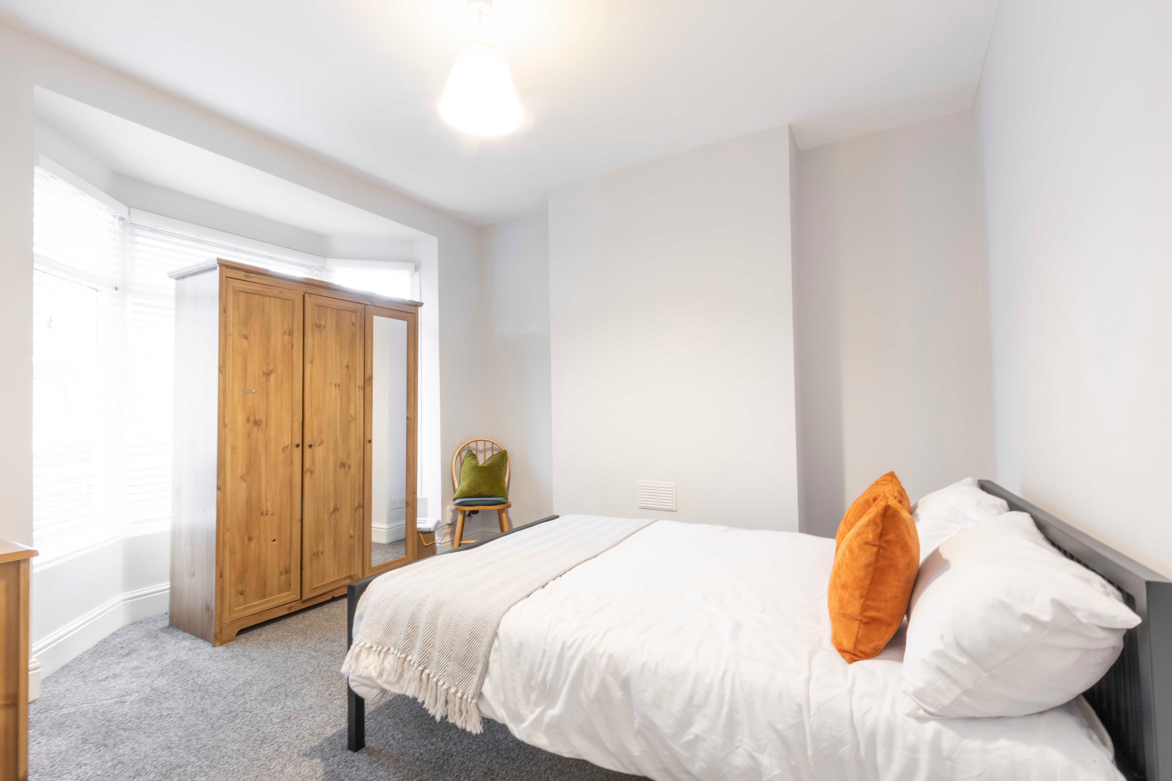 3 Bed House - Tavistock Street thumbnail 4