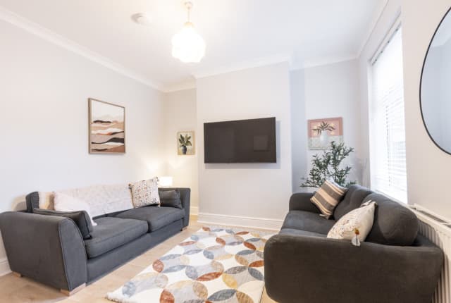 3 Bed House - Goddard Avenue thumbnail 2