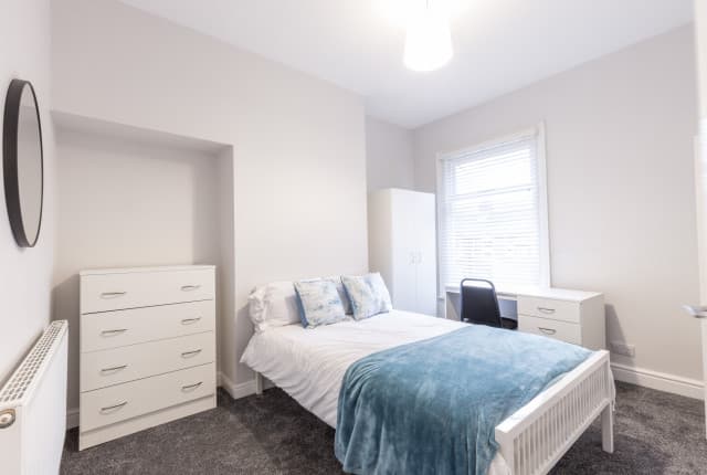 3 Bed House - Goddard Avenue thumbnail 5