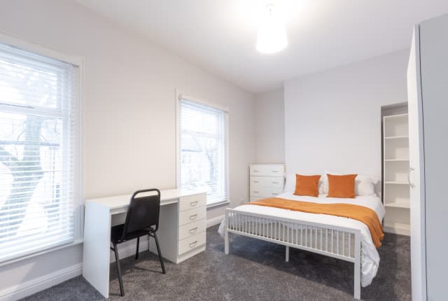 3 Bed House - Goddard Avenue thumbnail 6