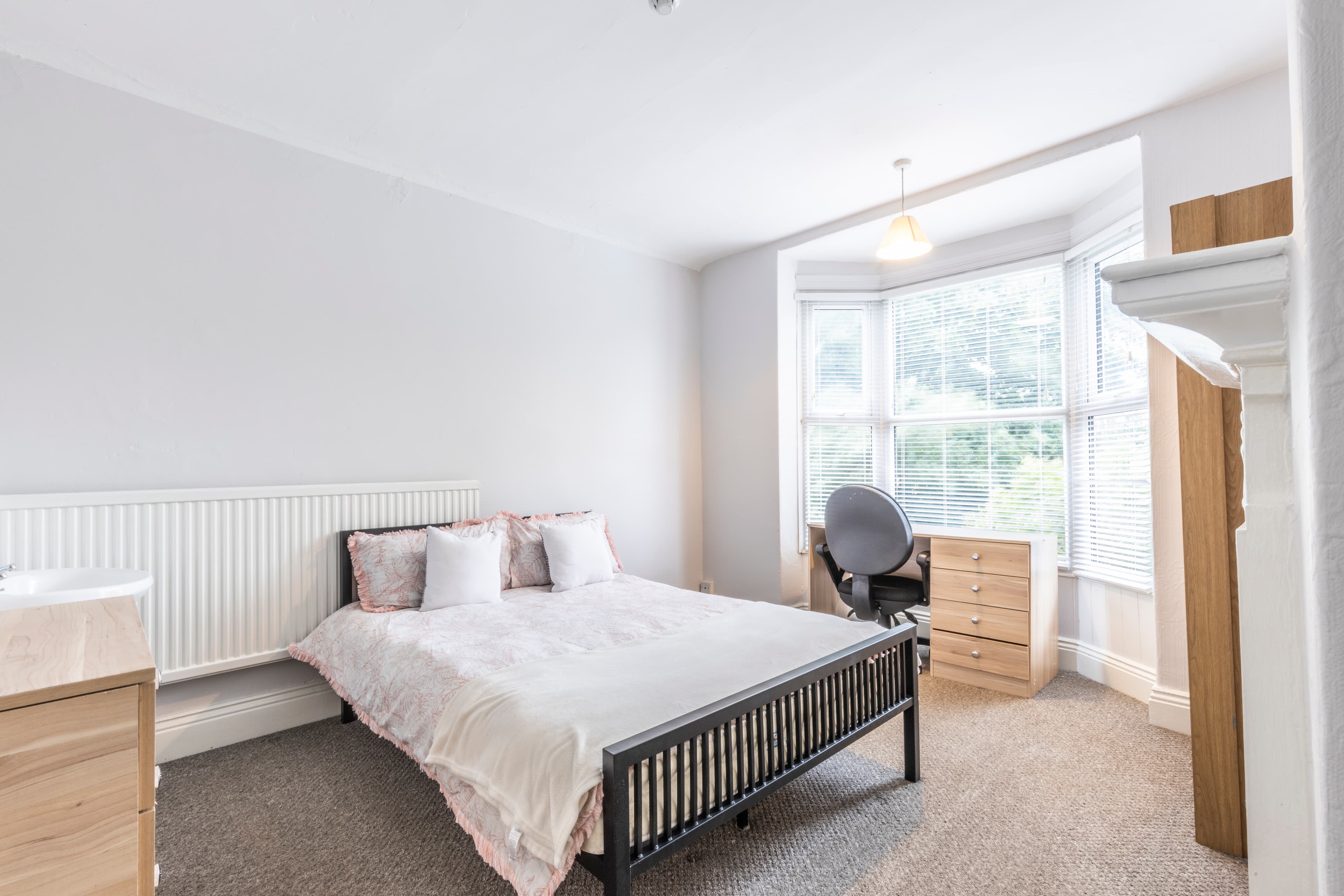 7 Bed House - Beresford Avenue thumbnail 6