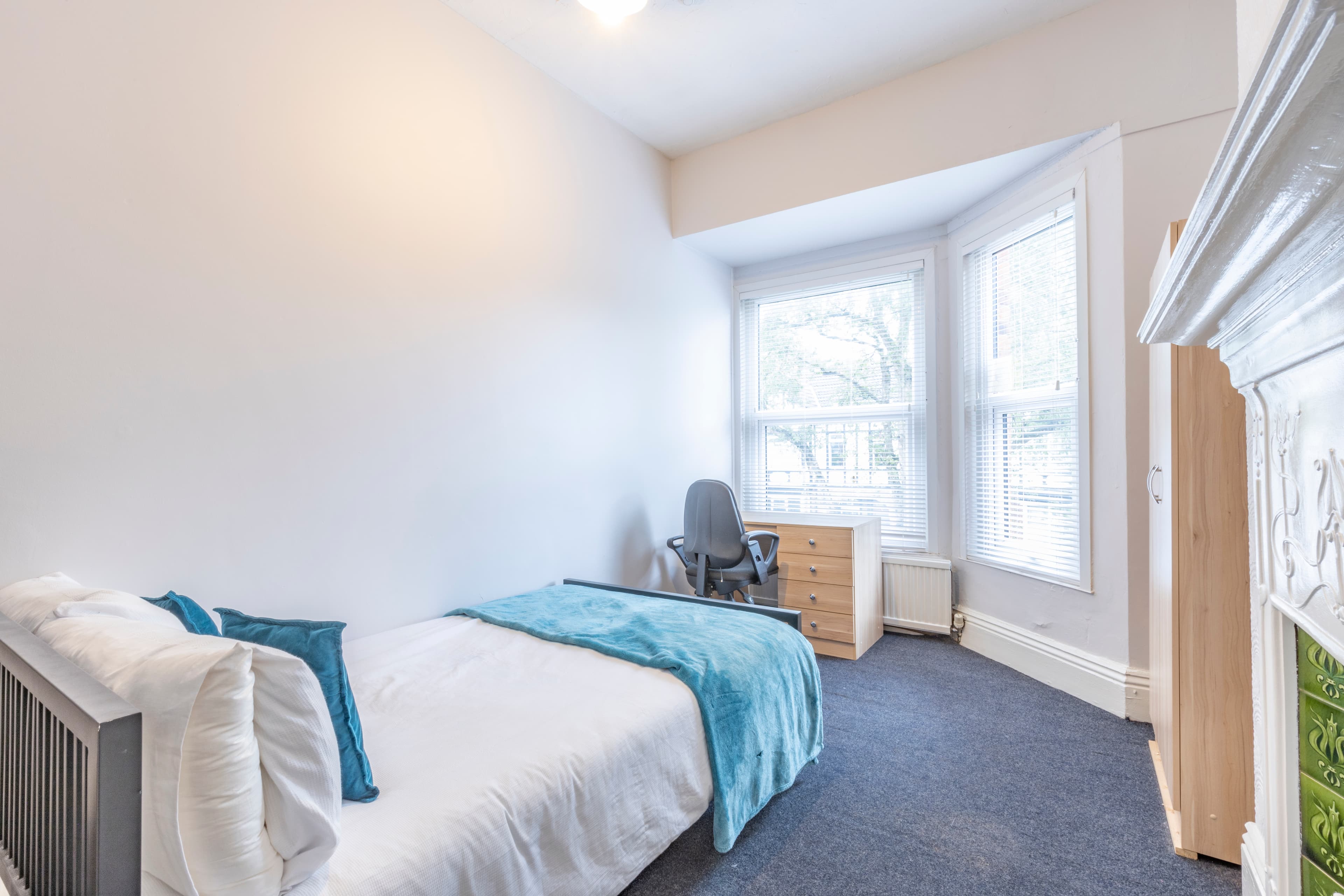 7 Bed House - Beresford Avenue thumbnail 7