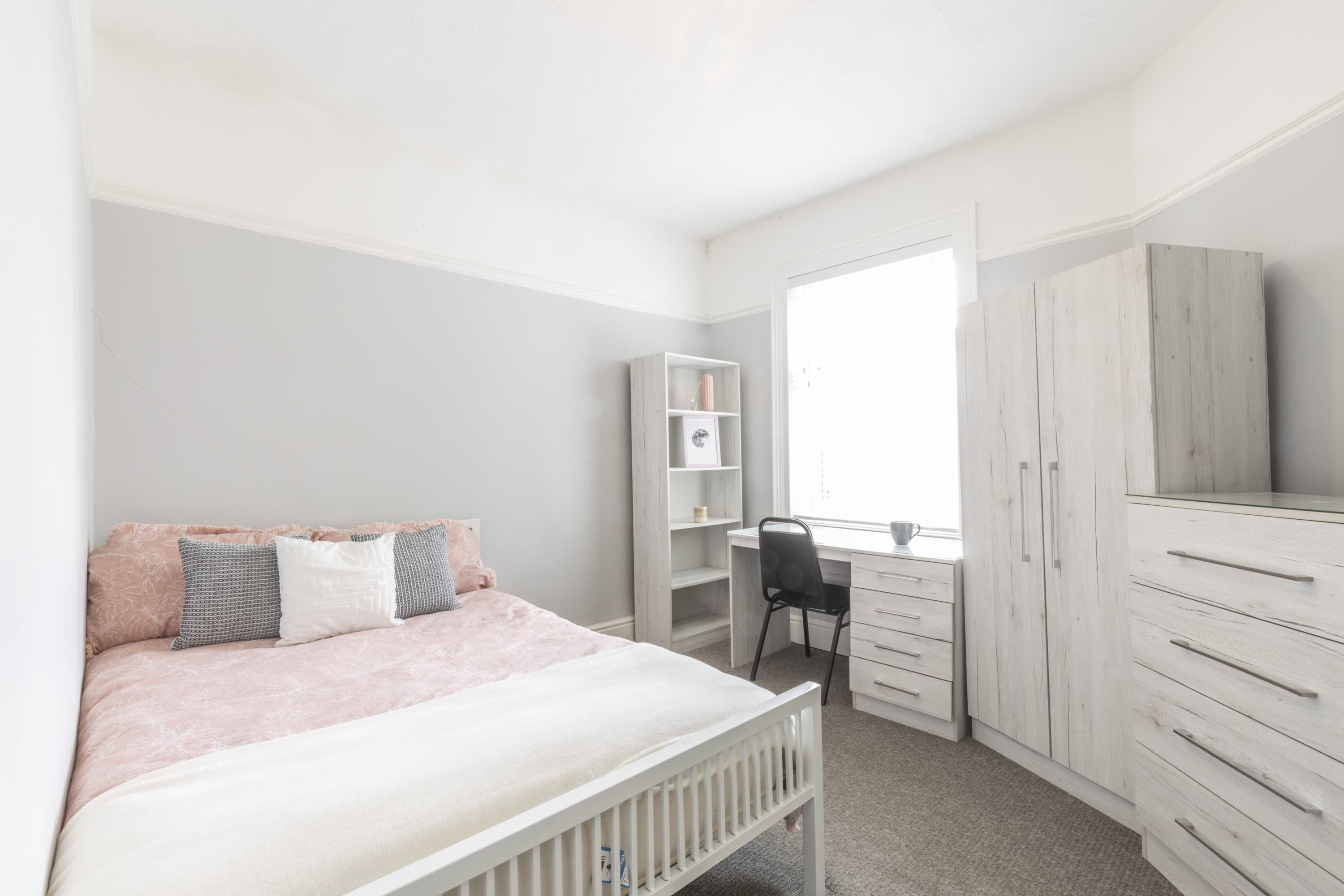 6 Bed House - Beresford Avenue thumbnail 10