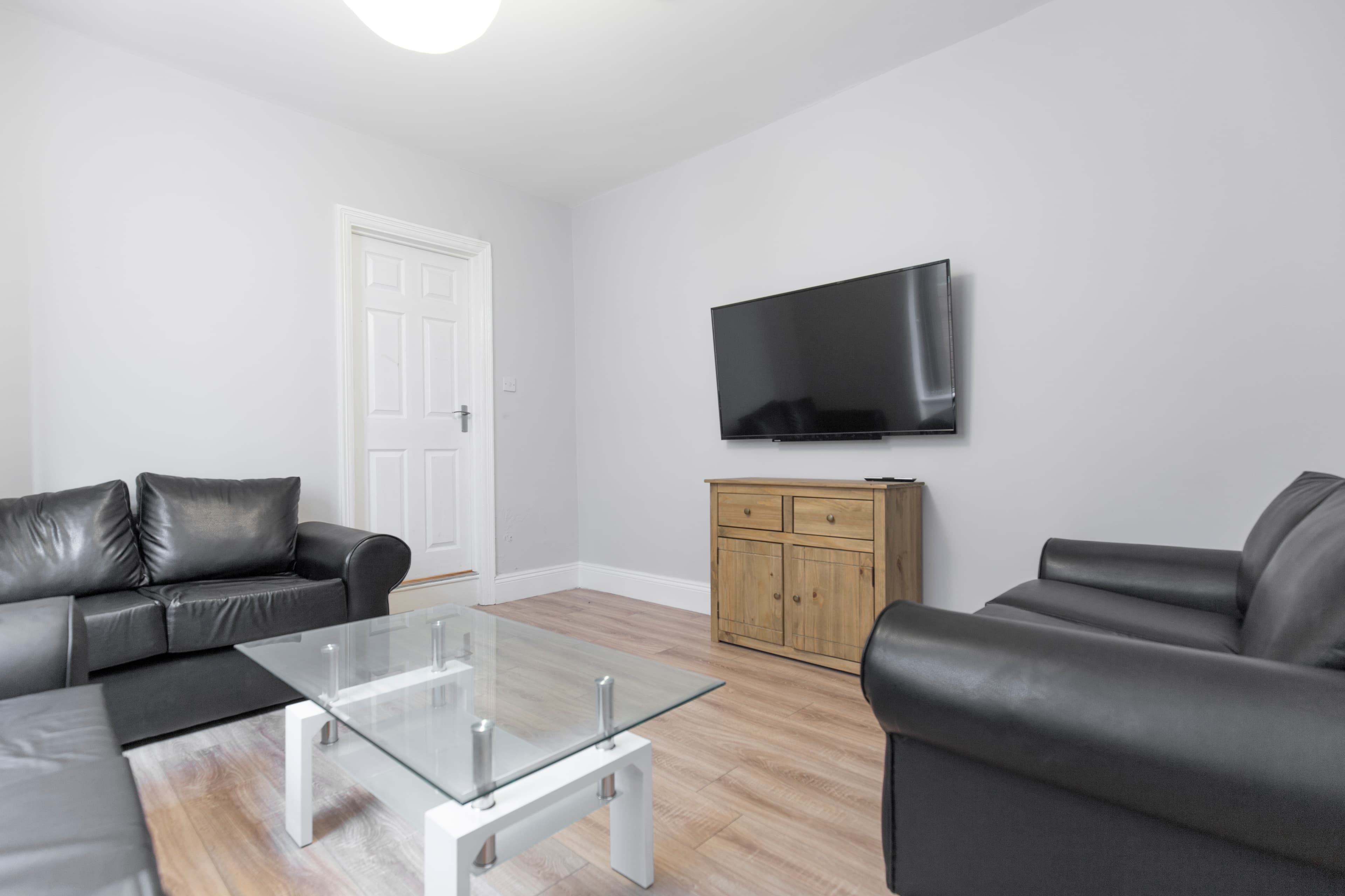 6 Bed House - Beresford Avenue thumbnail 2