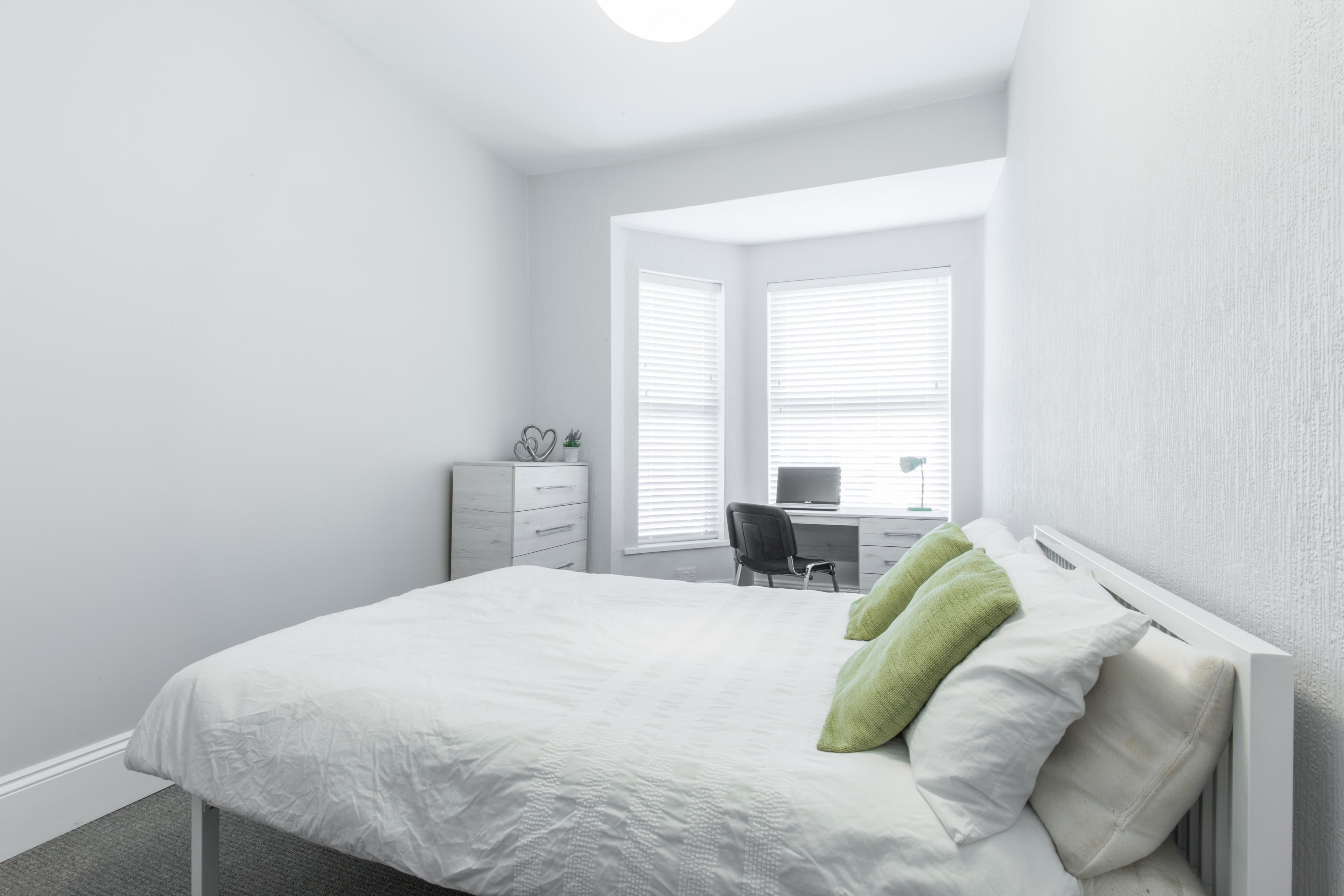 6 Bed House - Beresford Avenue thumbnail 7