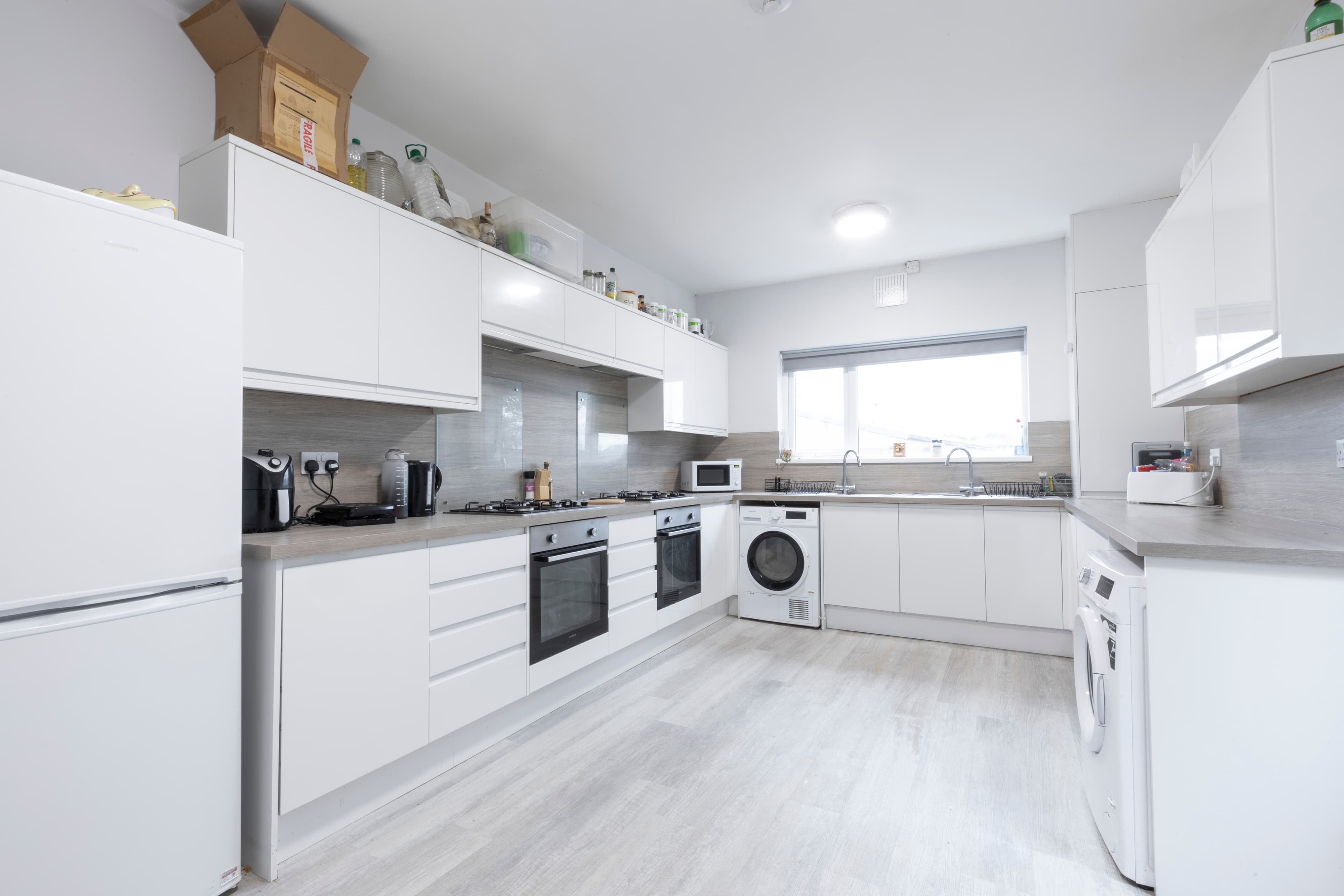 6 Bed House - Beresford Avenue photo 1