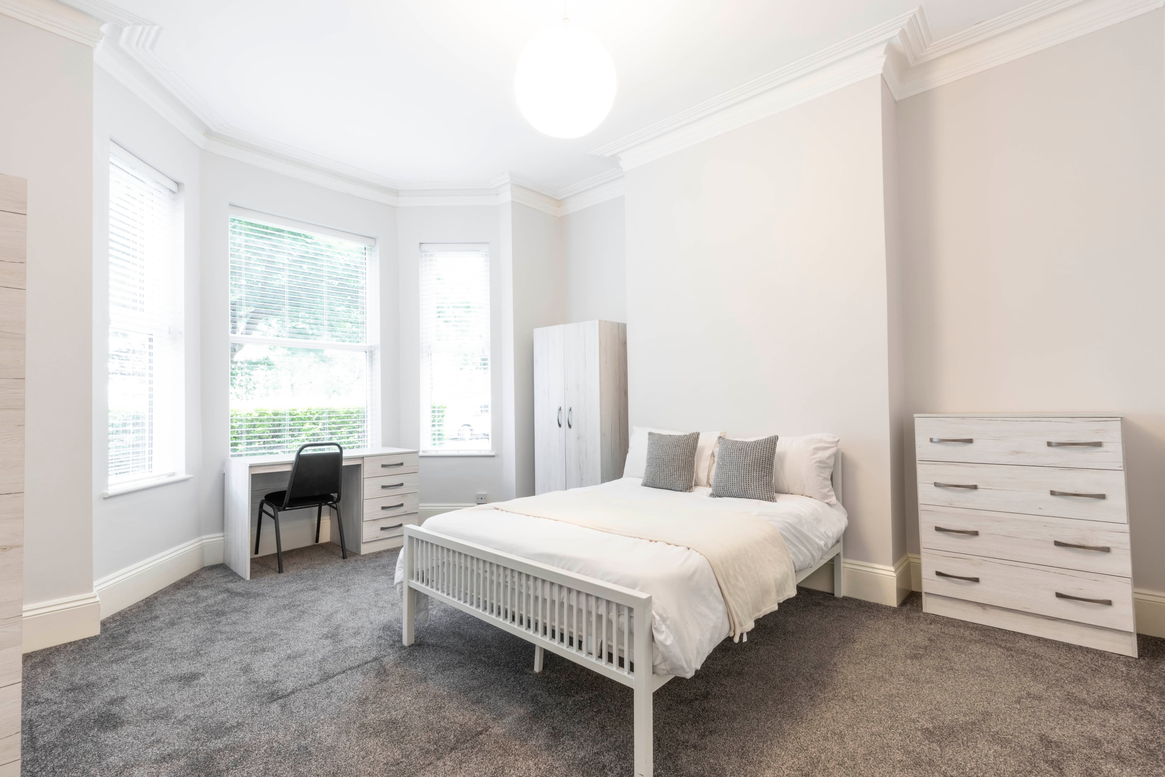 6 Bed House - Beresford Avenue thumbnail 3