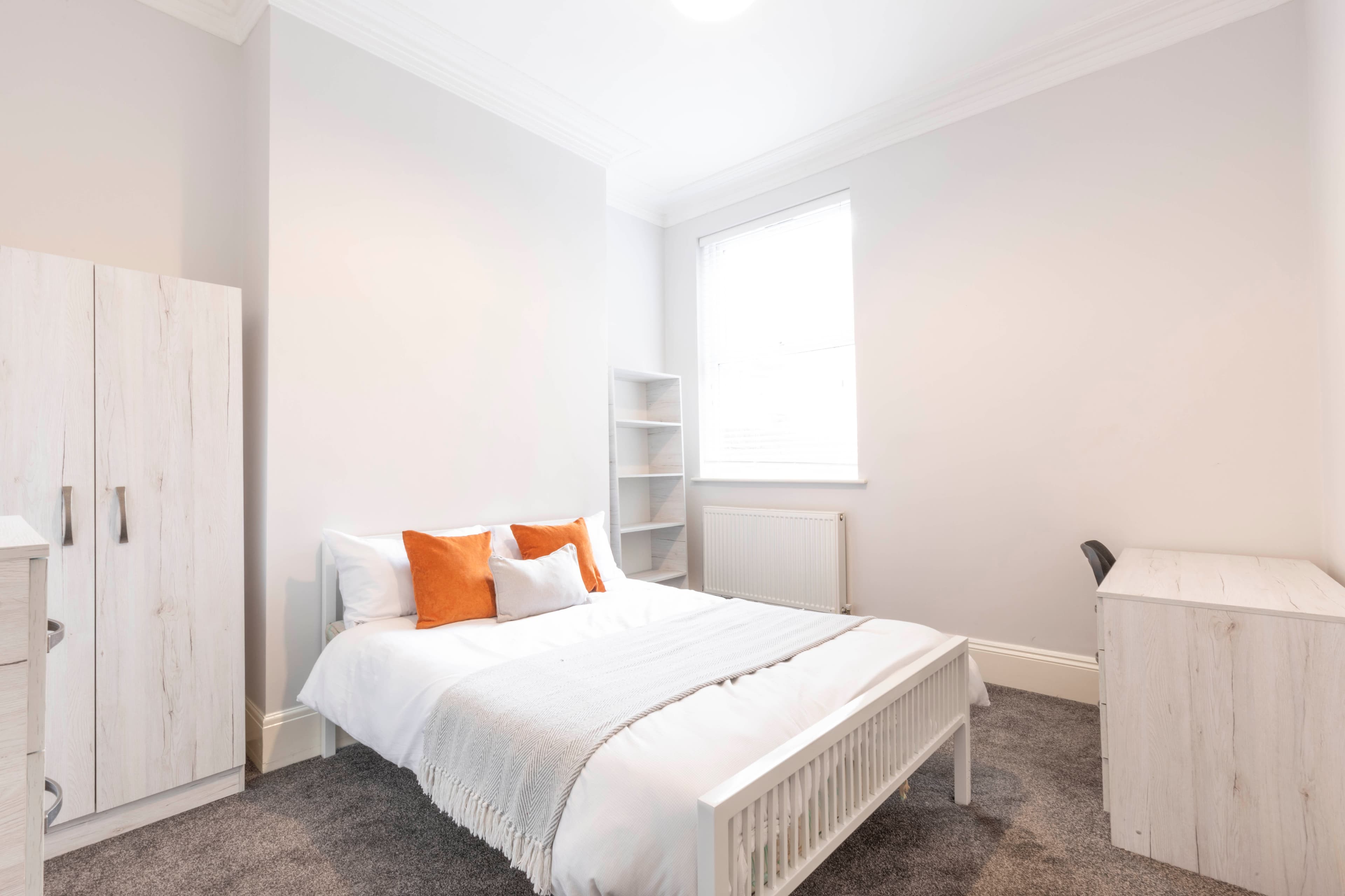 6 Bed House - Beresford Avenue thumbnail 4