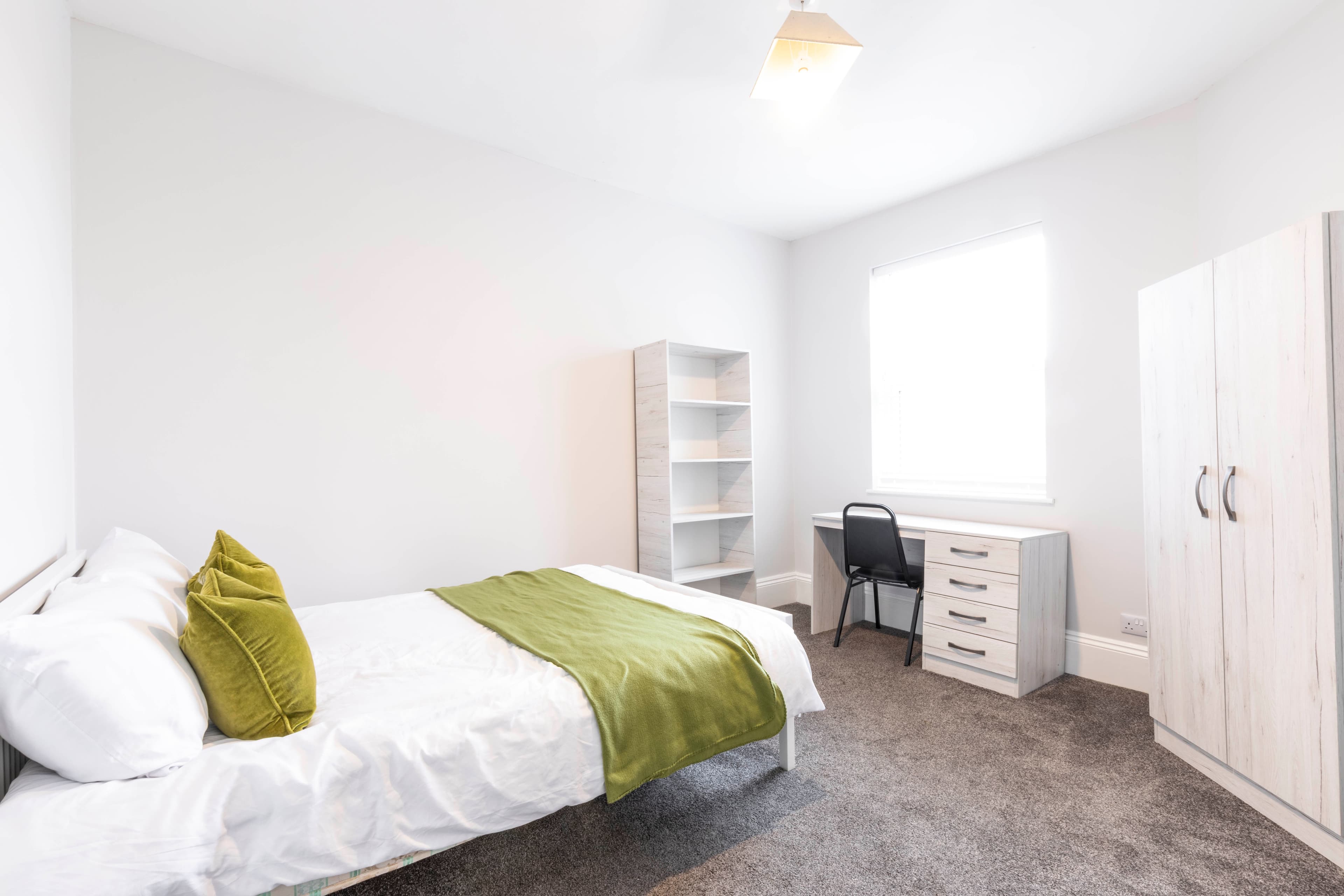 6 Bed House - Beresford Avenue thumbnail 6