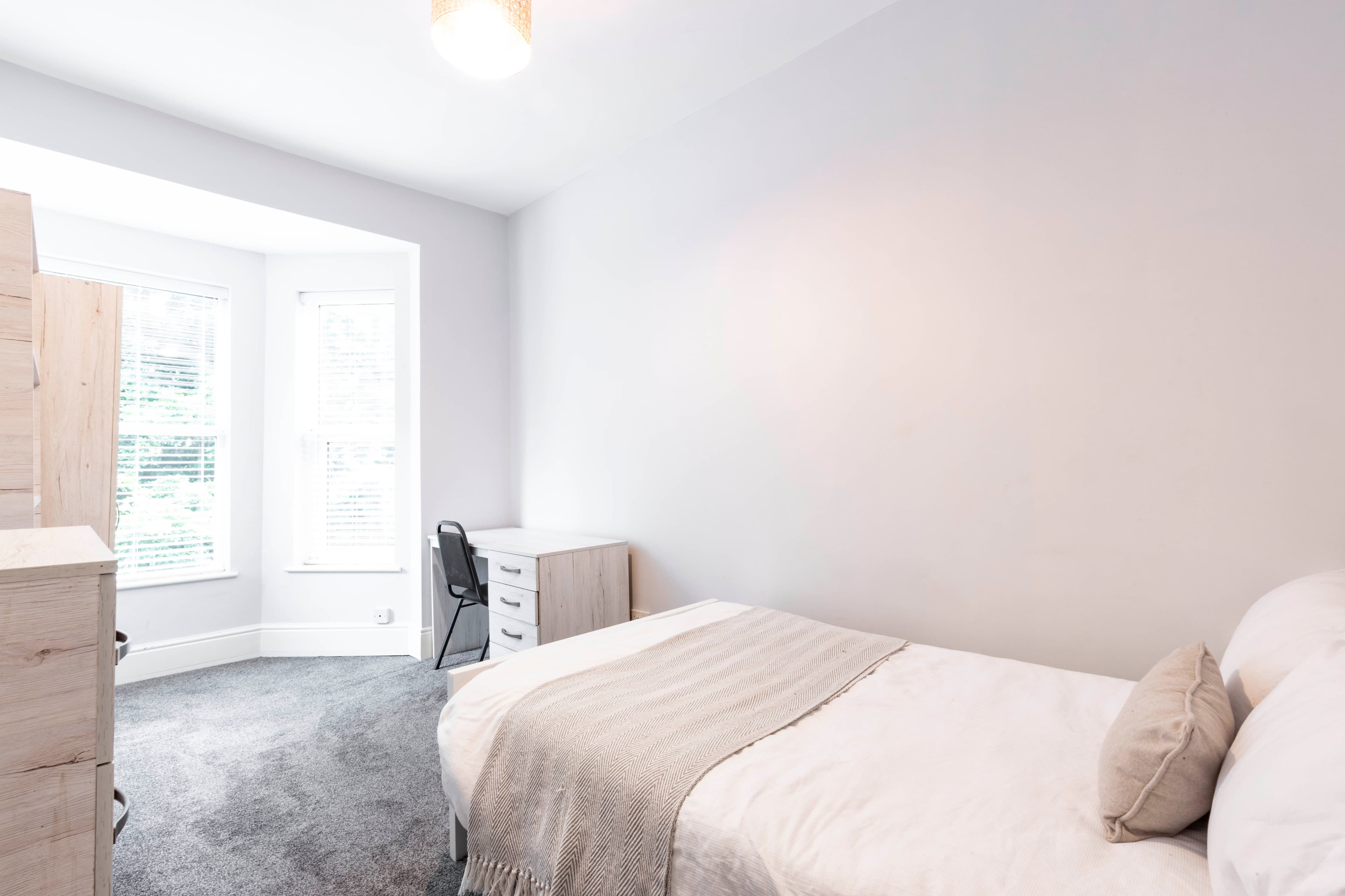 6 Bed House - Beresford Avenue thumbnail 9