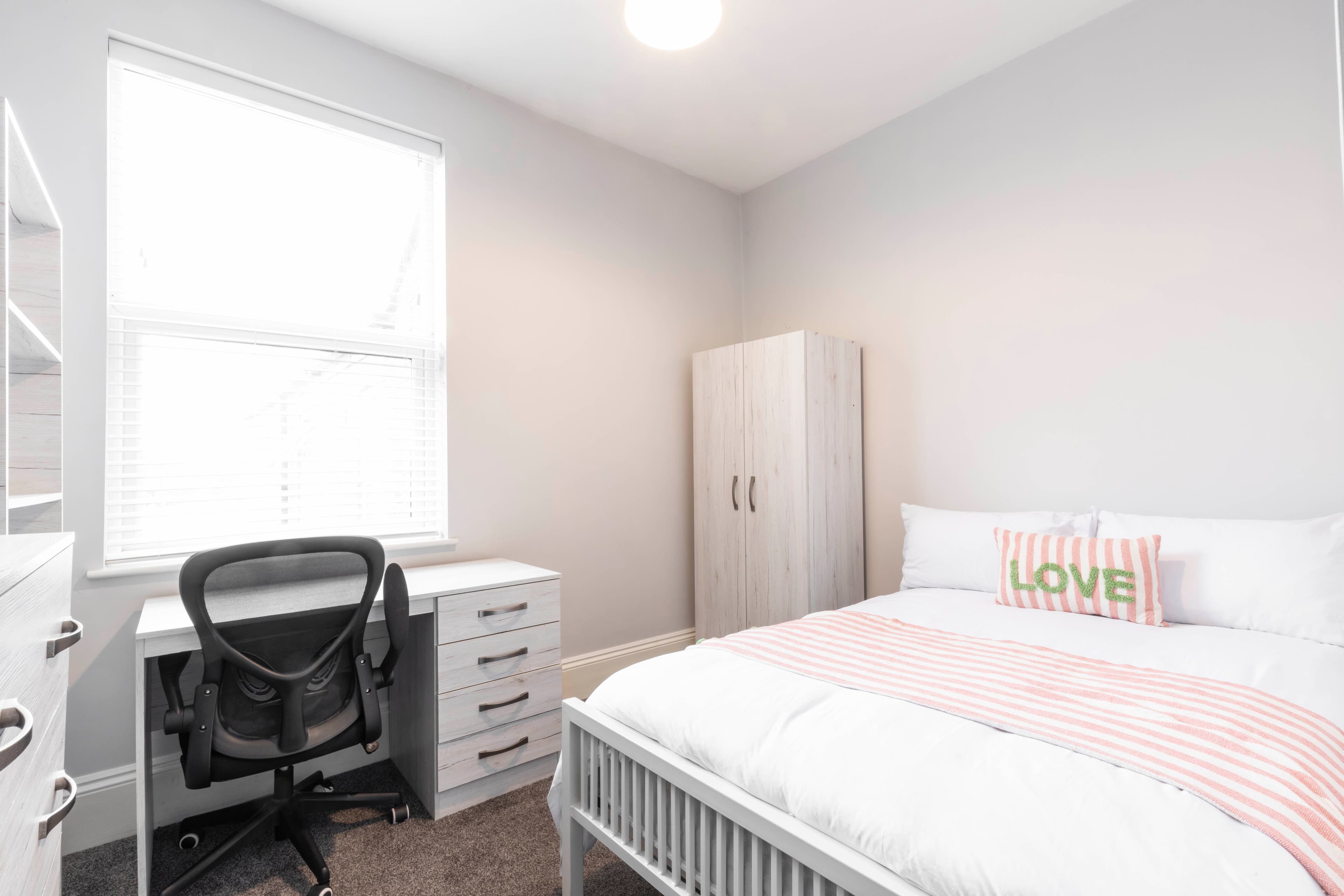 6 Bed House - Beresford Avenue thumbnail 10