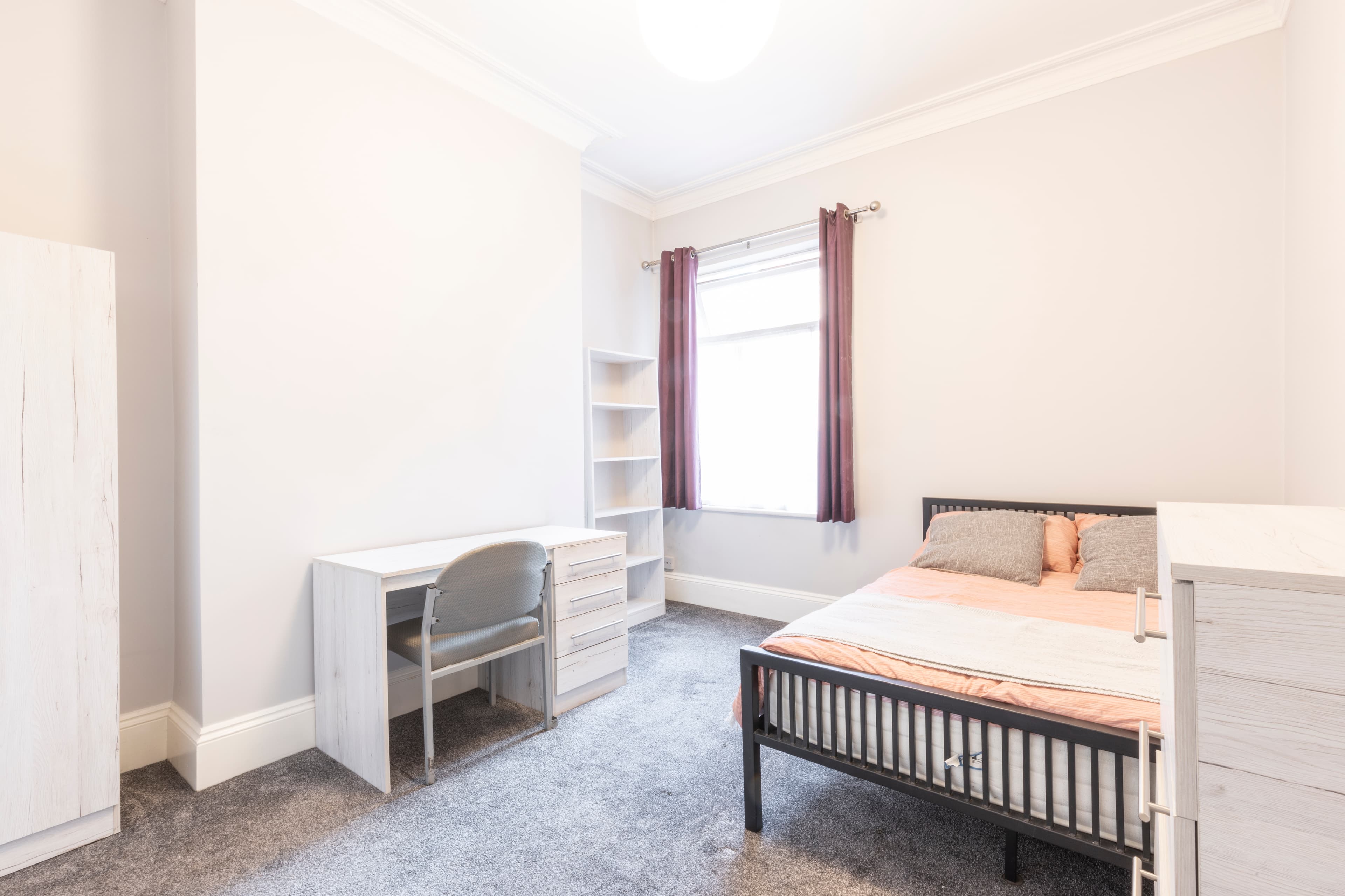 6 Bed House - Beresford Avenue thumbnail 3