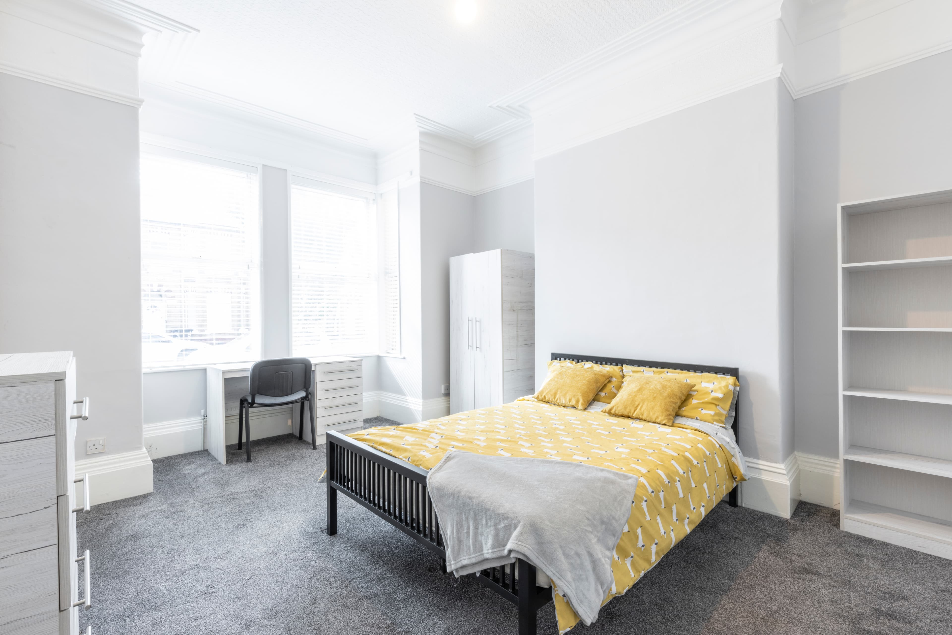 6 Bed House - Beresford Avenue thumbnail 4