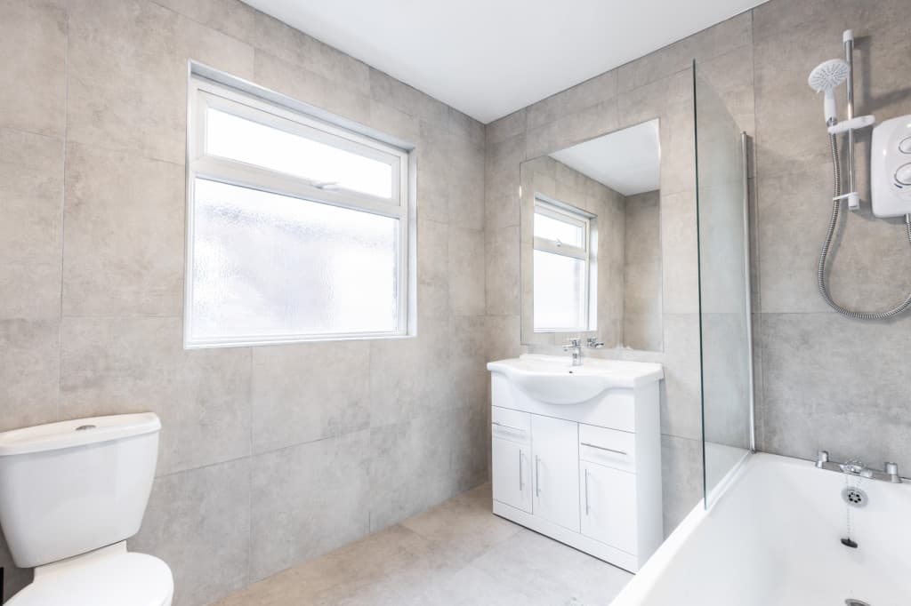 6 Bed House - Beresford Avenue thumbnail 5