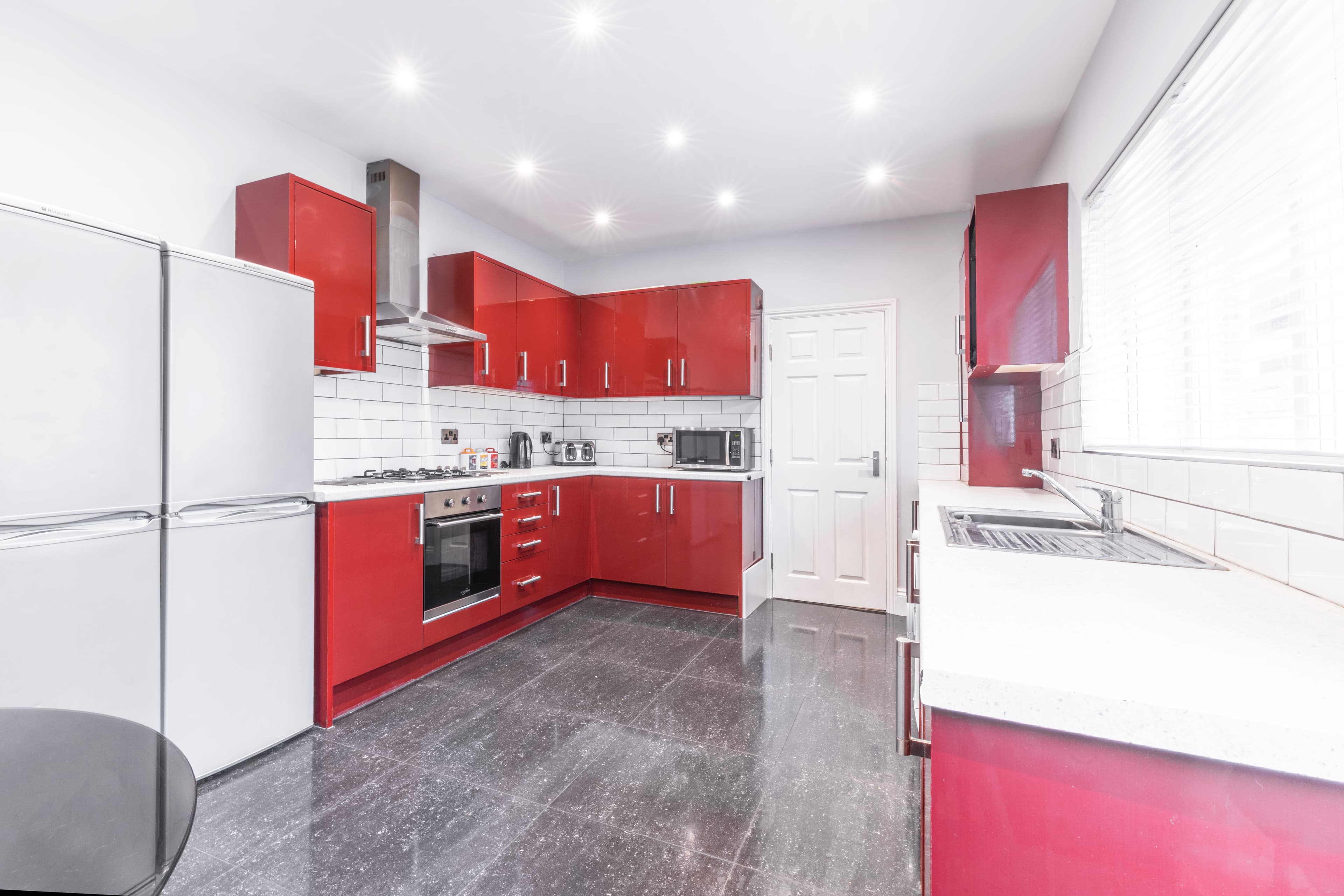 6 Bed House - Beresford Avenue photo 1