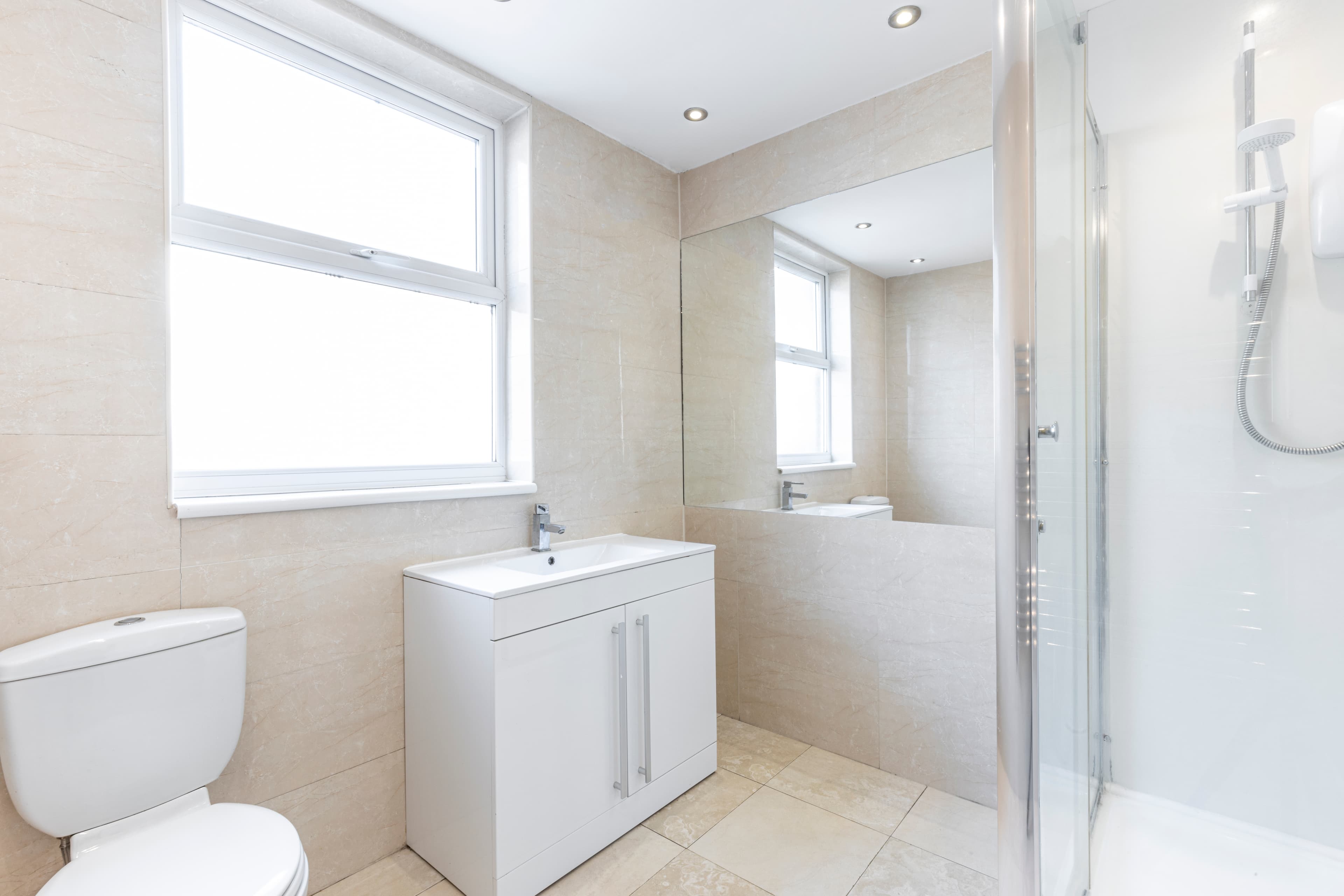 6 Bed House - Beresford Avenue thumbnail 5