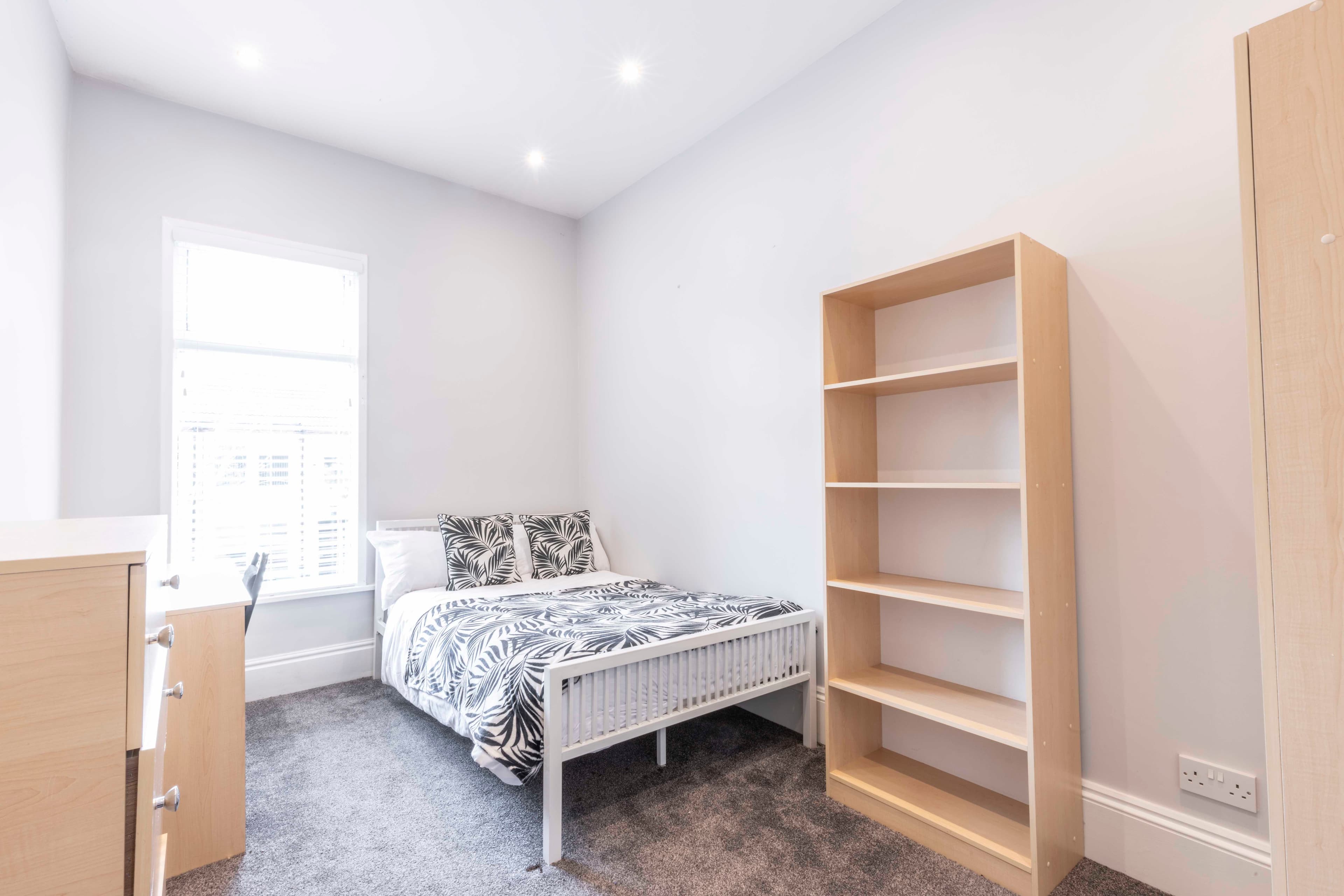 6 Bed House - Beresford Avenue thumbnail 6