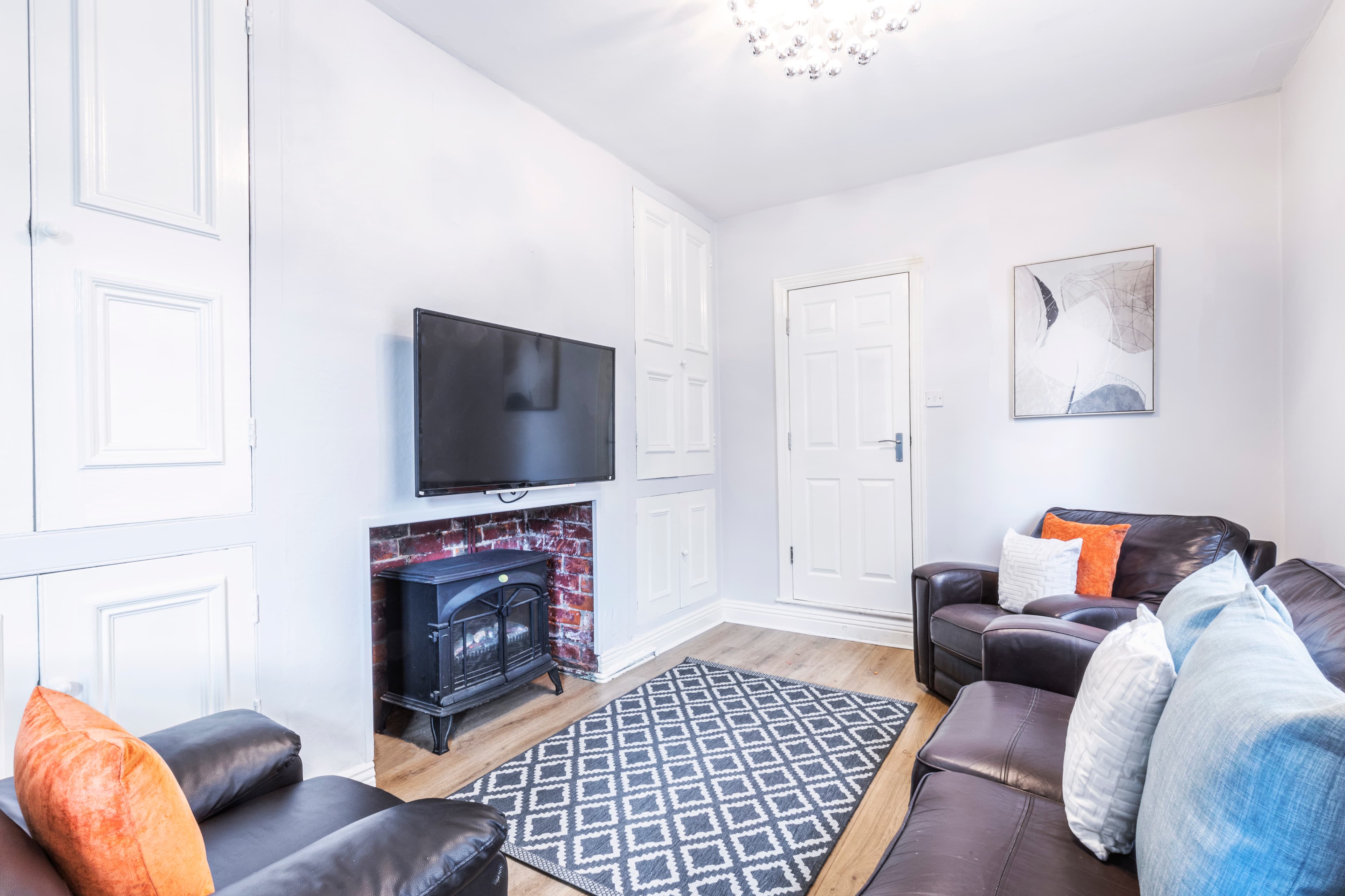 6 Bed House - Beresford Avenue thumbnail 2