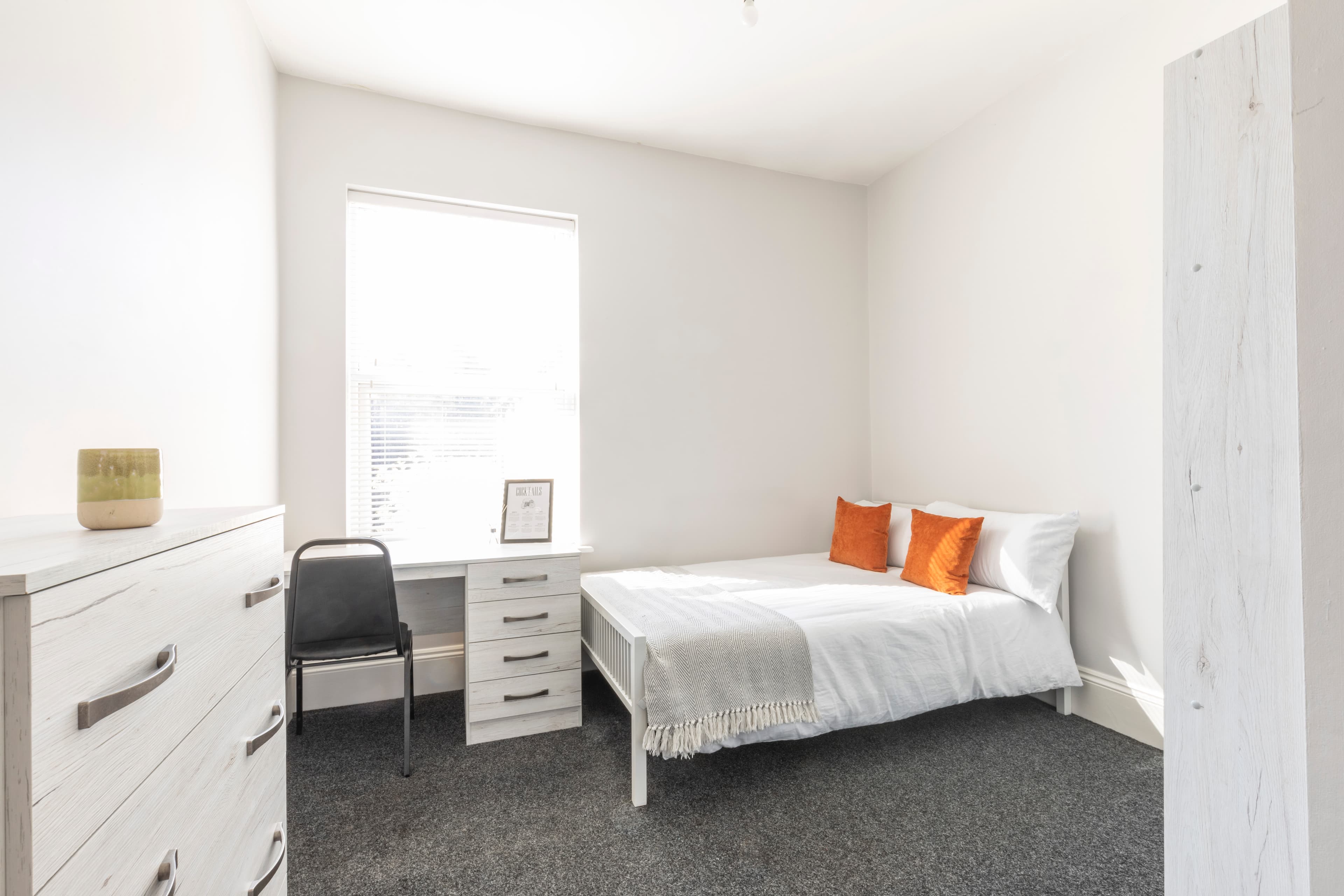 6 Bed House - Beresford Avenue thumbnail 6