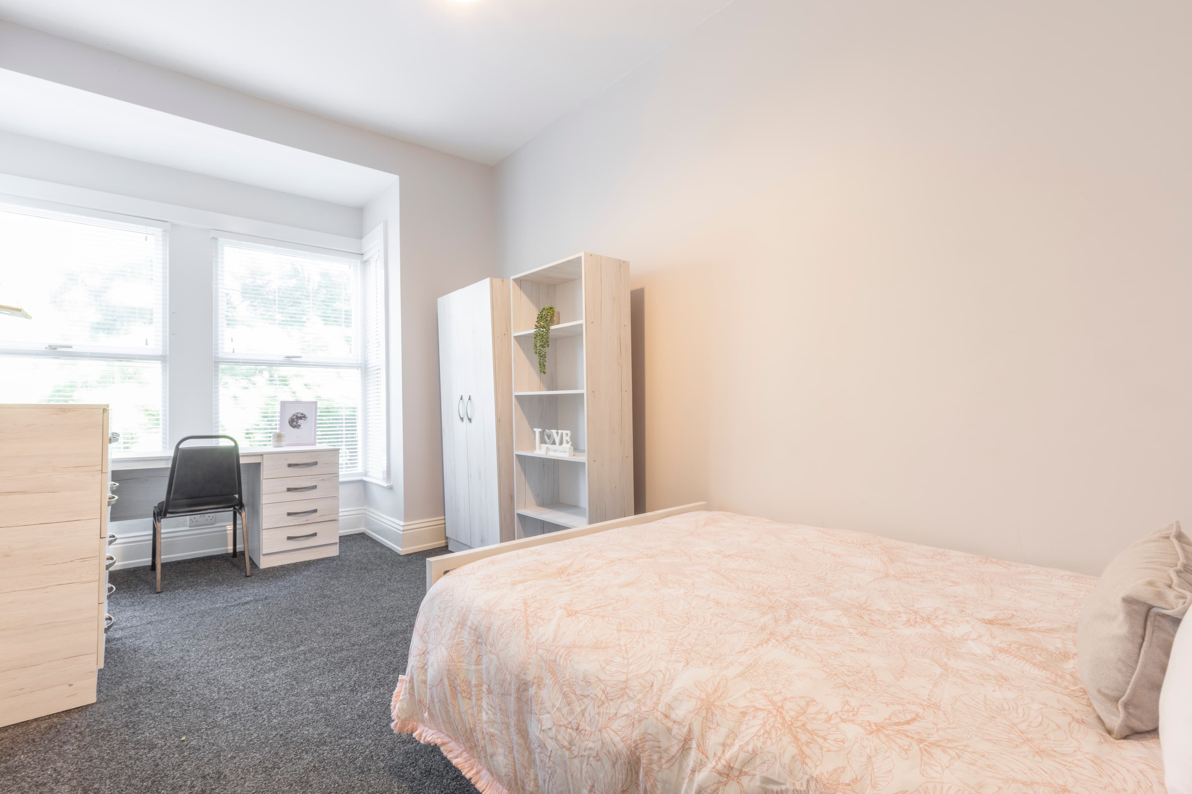 6 Bed House - Beresford Avenue thumbnail 7