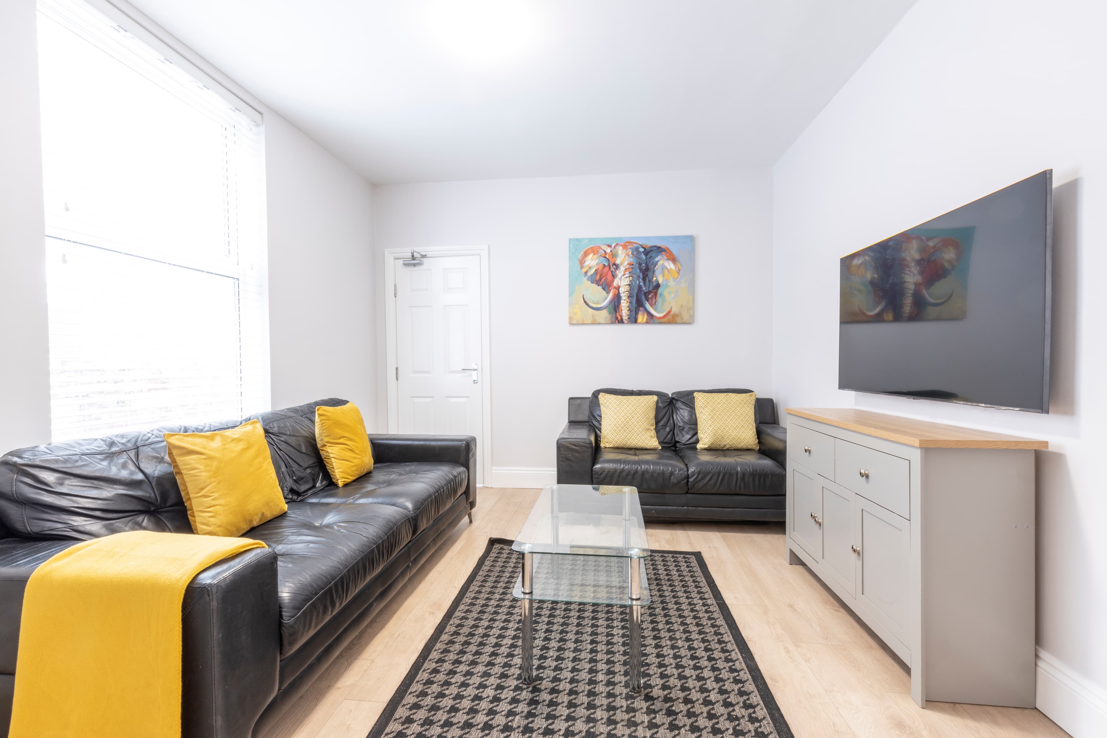 6 Bed House - Beresford Avenue thumbnail 2