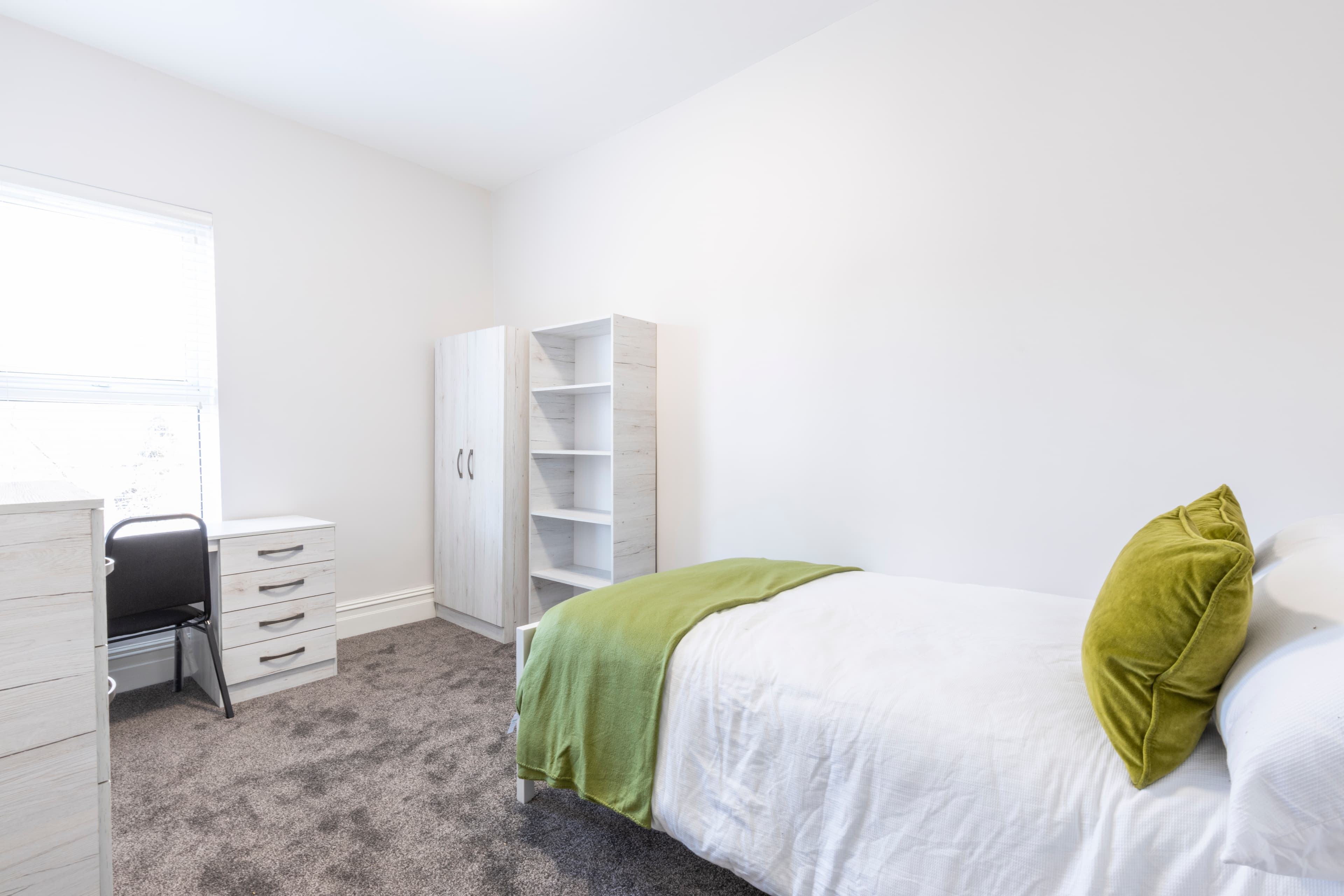 6 Bed House - Beresford Avenue thumbnail 4