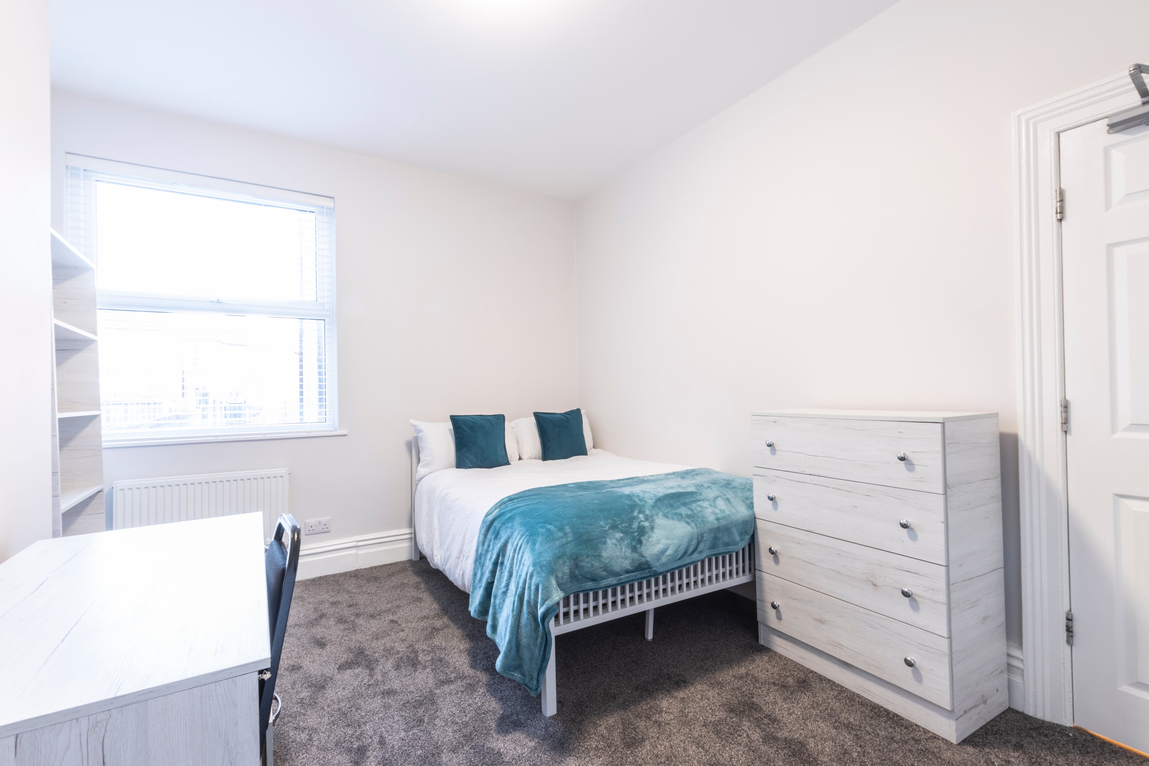 6 Bed House - Beresford Avenue thumbnail 6