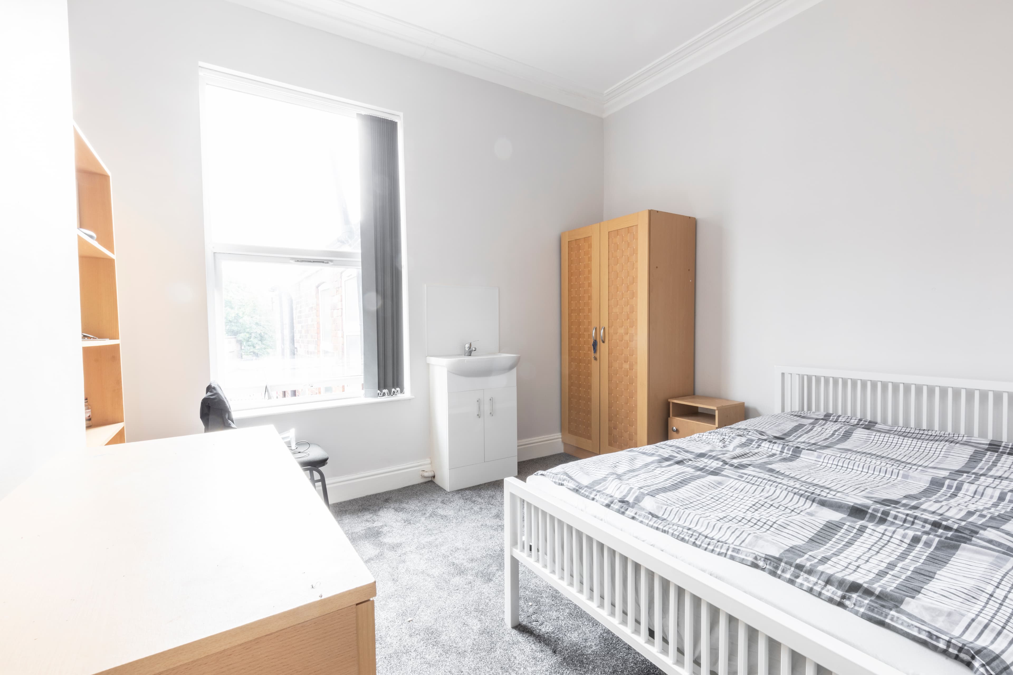 6 Bed House - Beresford Avenue thumbnail 3