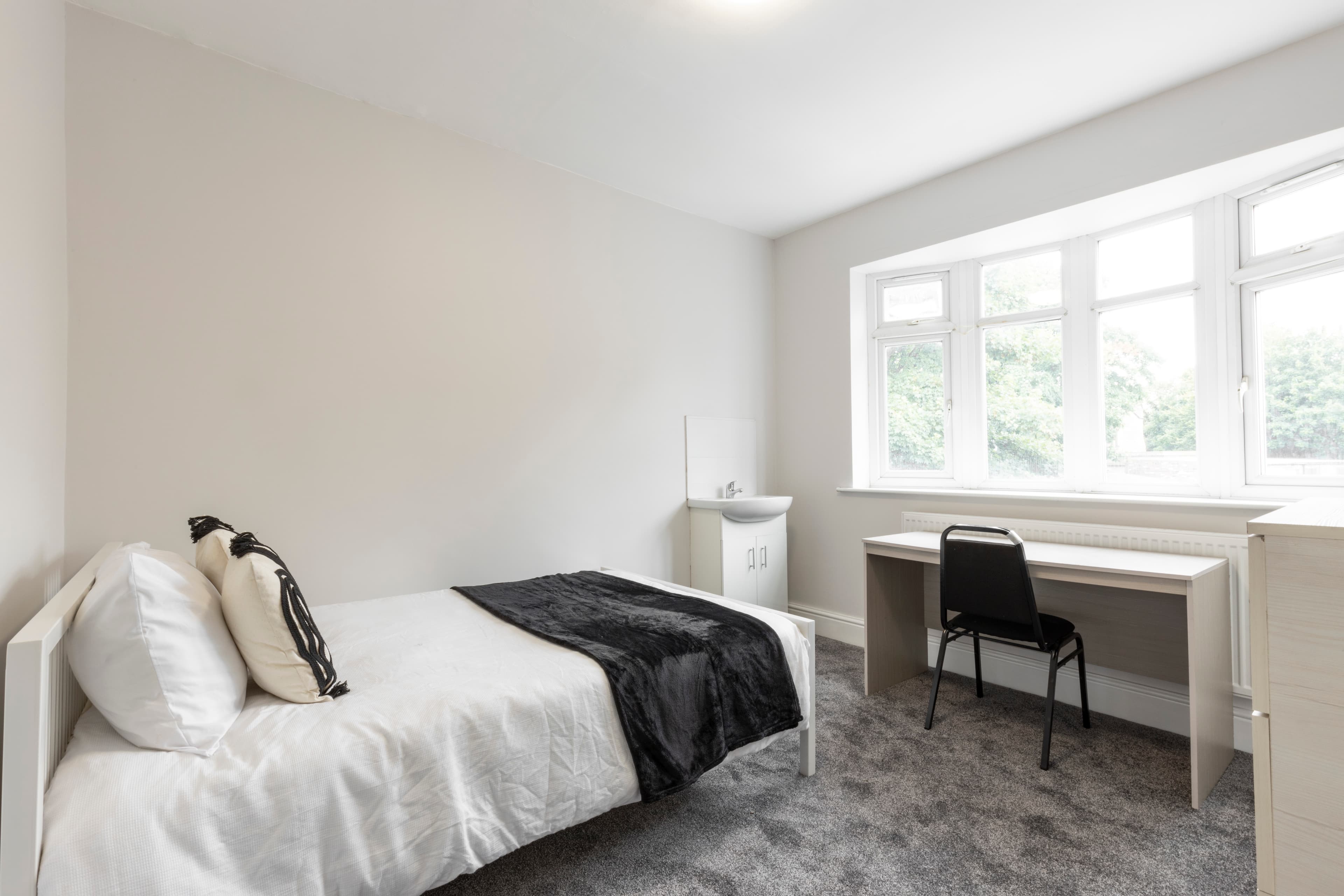 6 Bed House - Beresford Avenue thumbnail 6