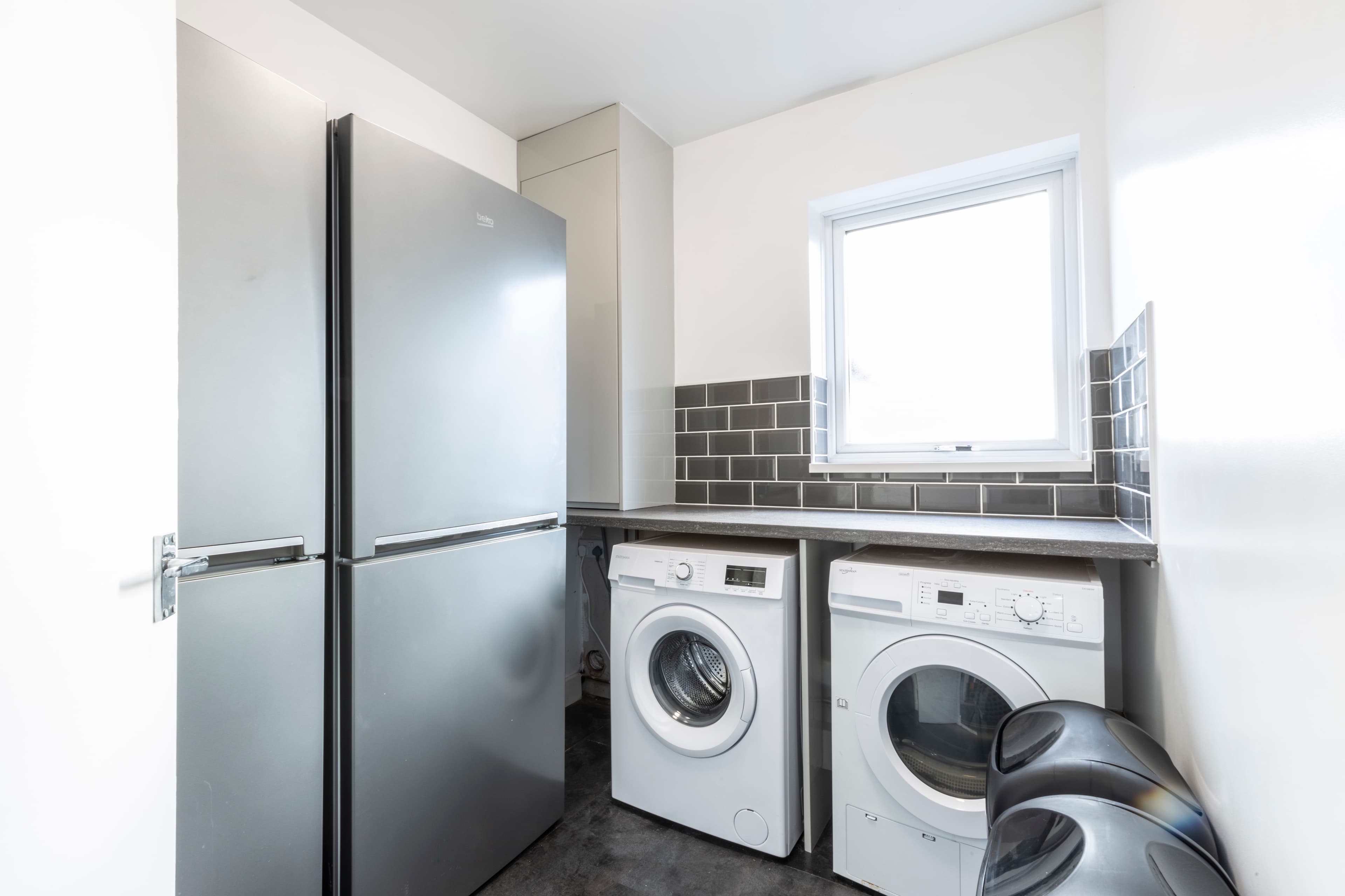 5 Bed House - Beresford Avenue thumbnail 2