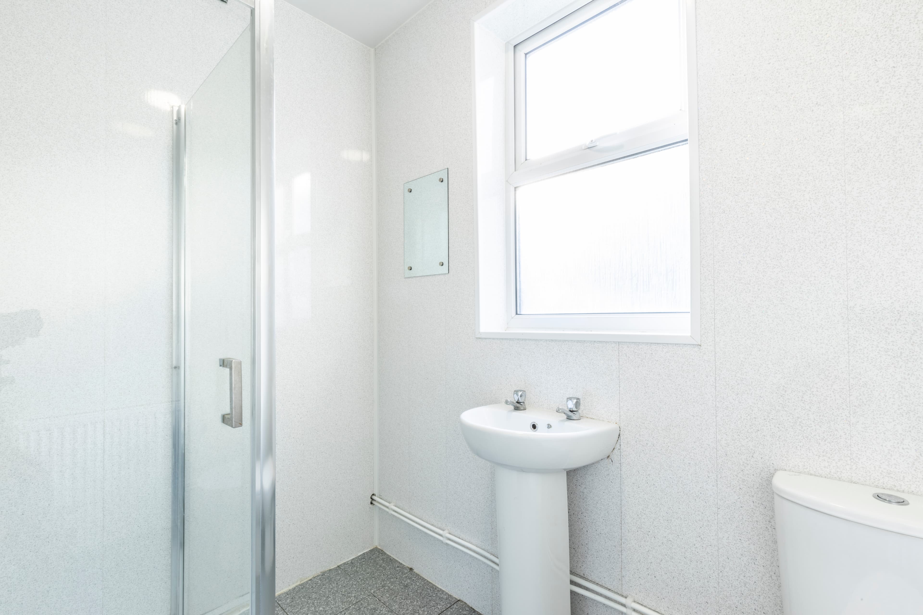 5 Bed House - Beresford Avenue thumbnail 6