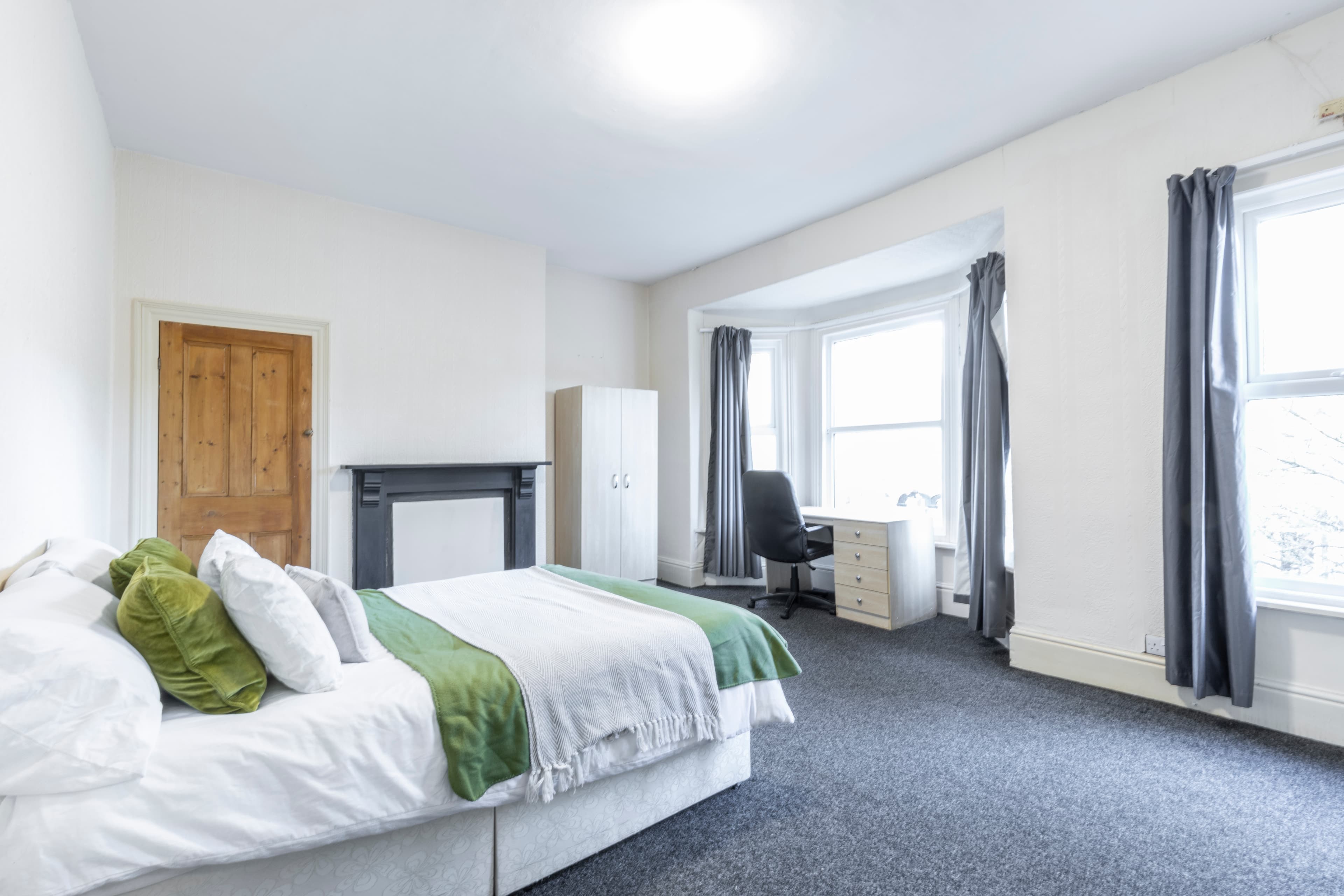 5 Bed House - Beresford Avenue thumbnail 7