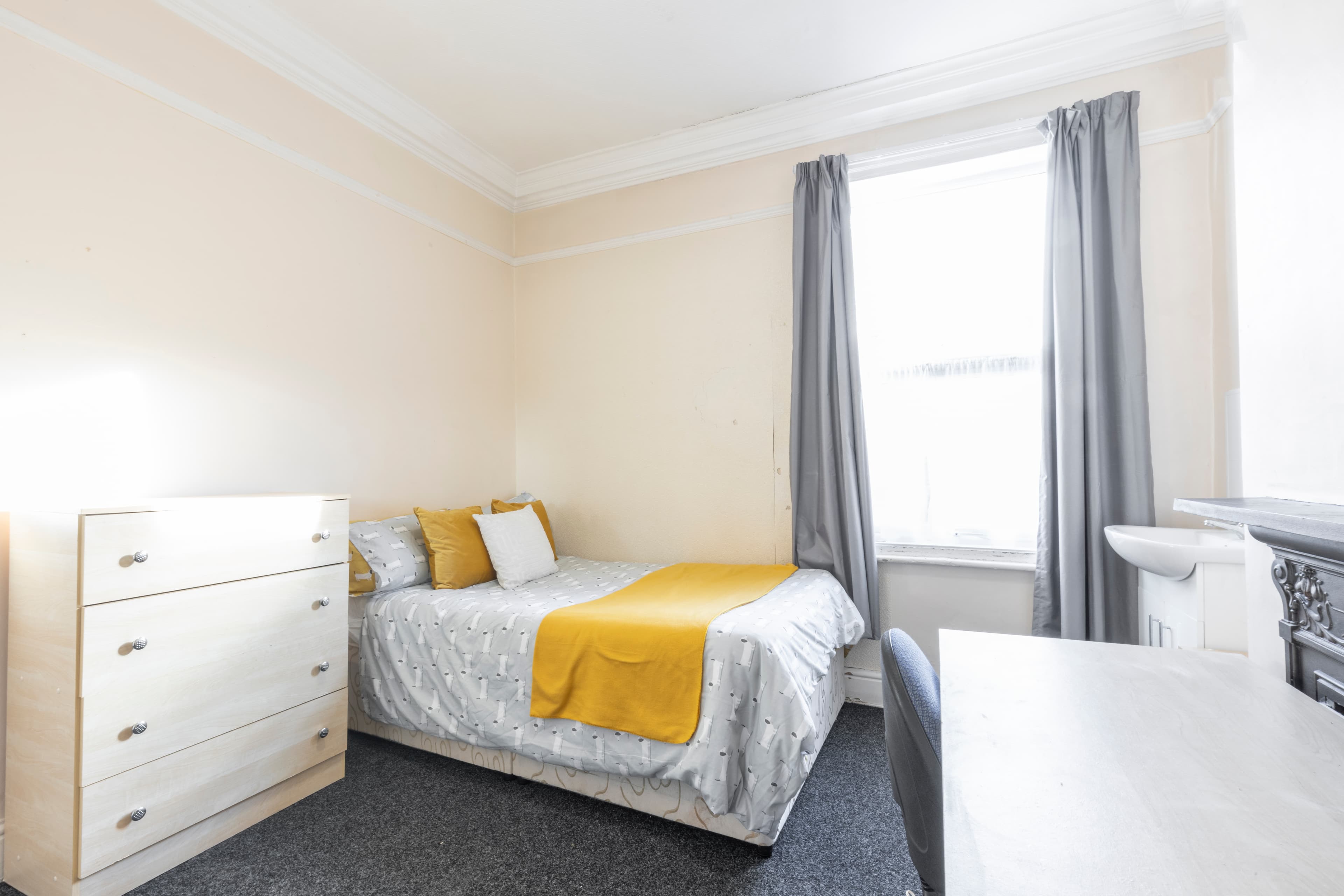 5 Bed House - Beresford Avenue thumbnail 8