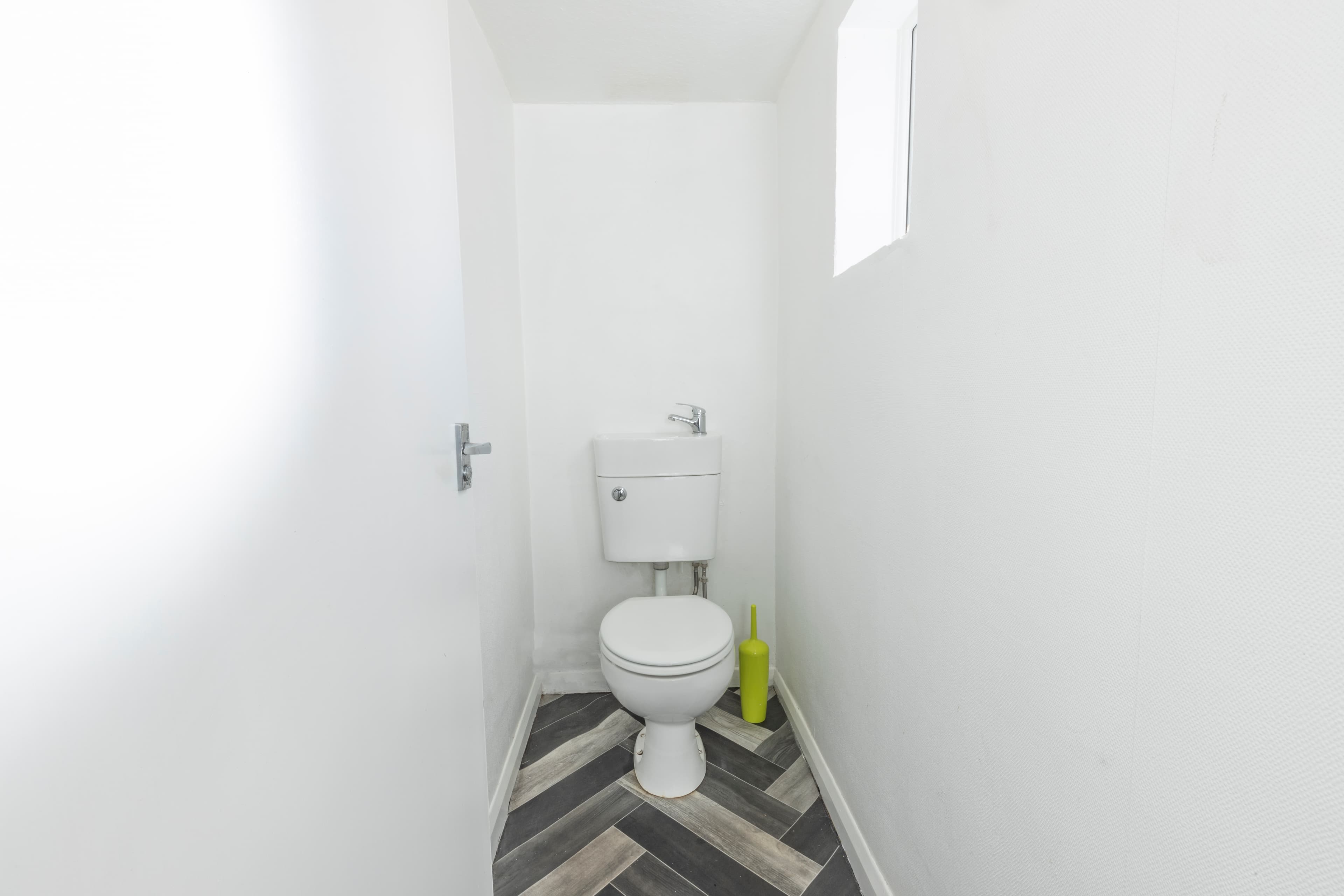 5 Bed House - Beresford Avenue thumbnail 9