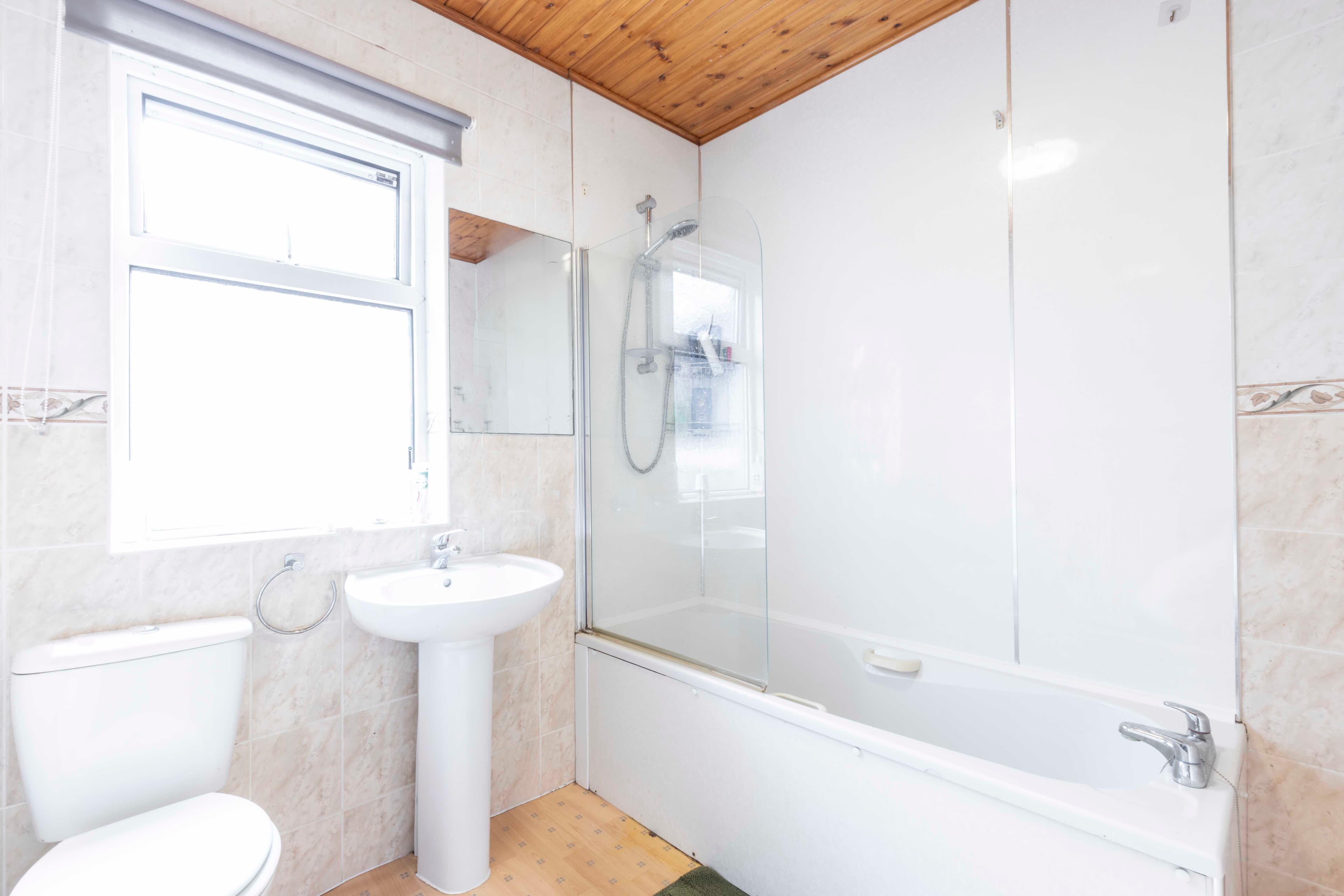 5 Bed House - Beresford Avenue thumbnail 8