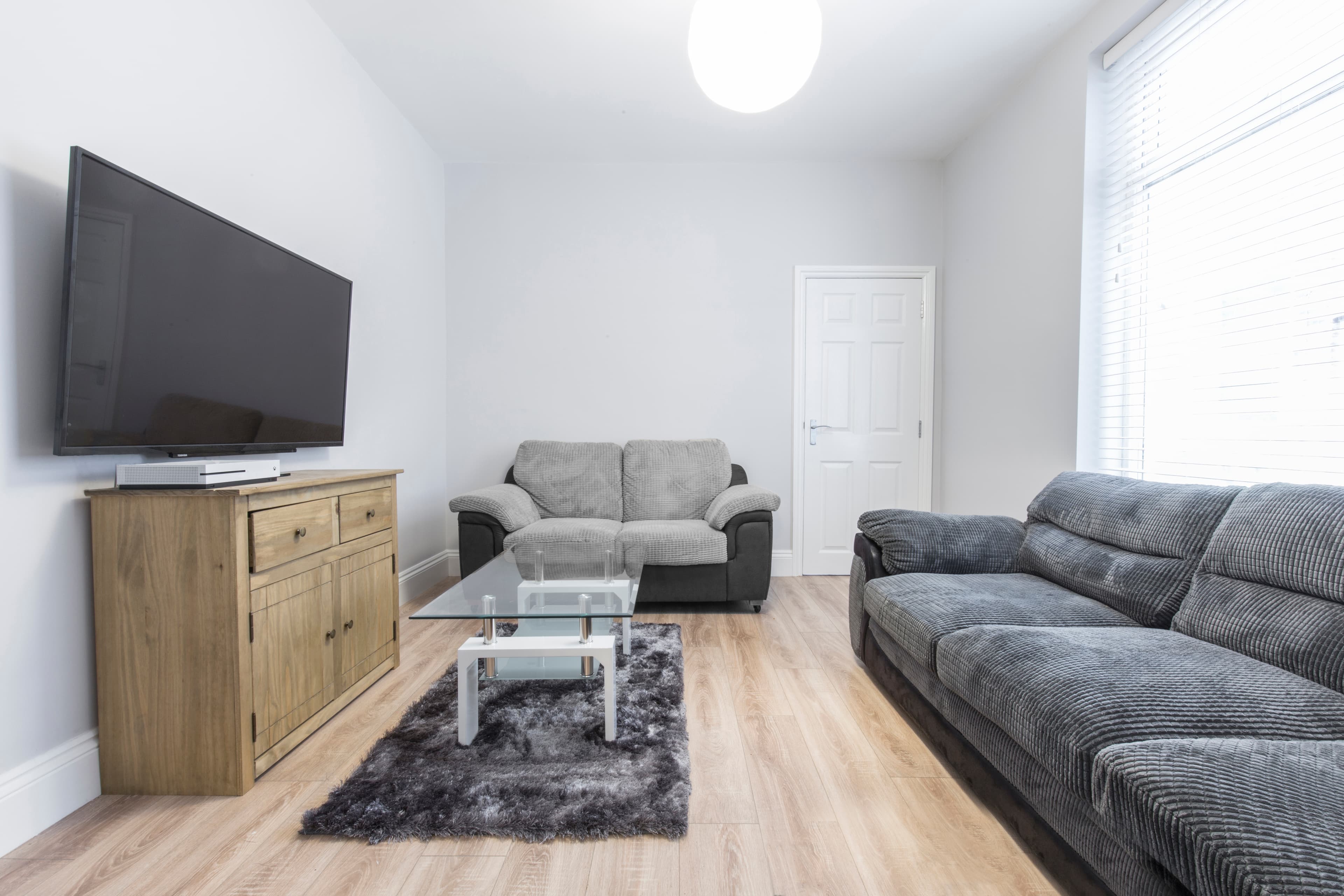 5 Bed House - Beresford Avenue photo 1