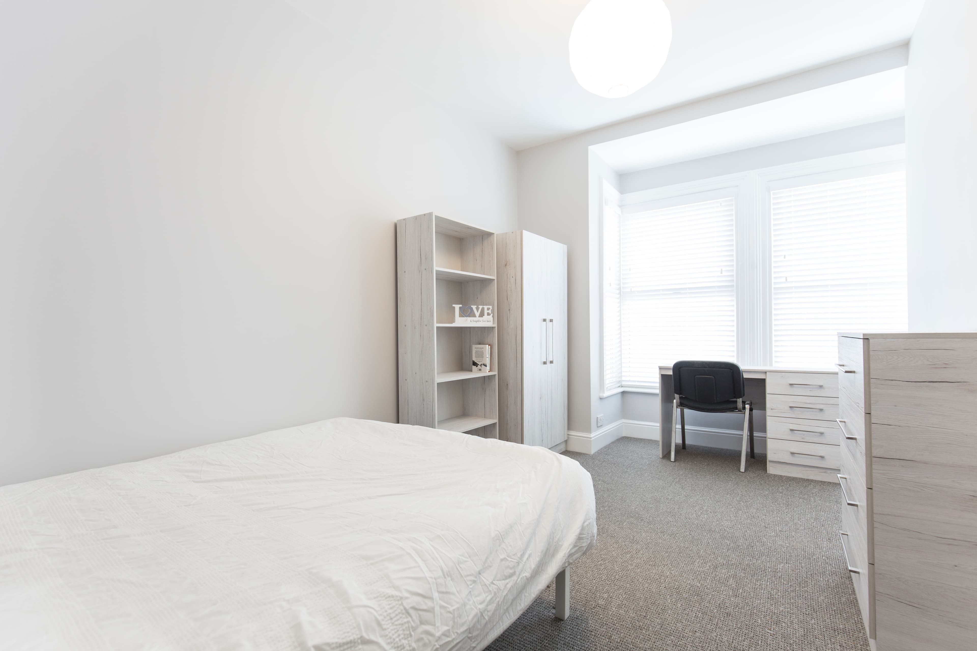 5 Bed House - Beresford Avenue thumbnail 8