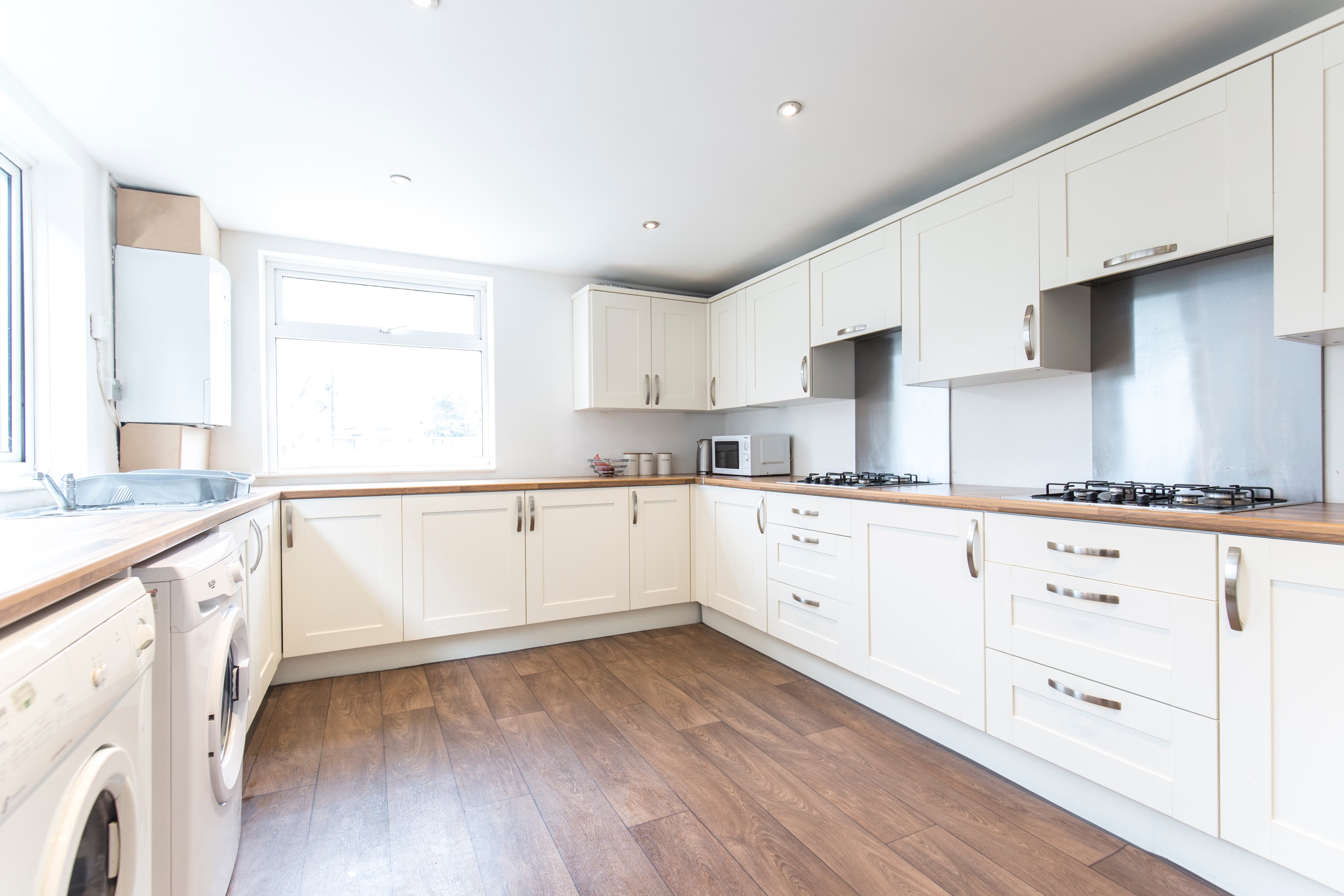 5 Bed House - Beresford Avenue photo 1