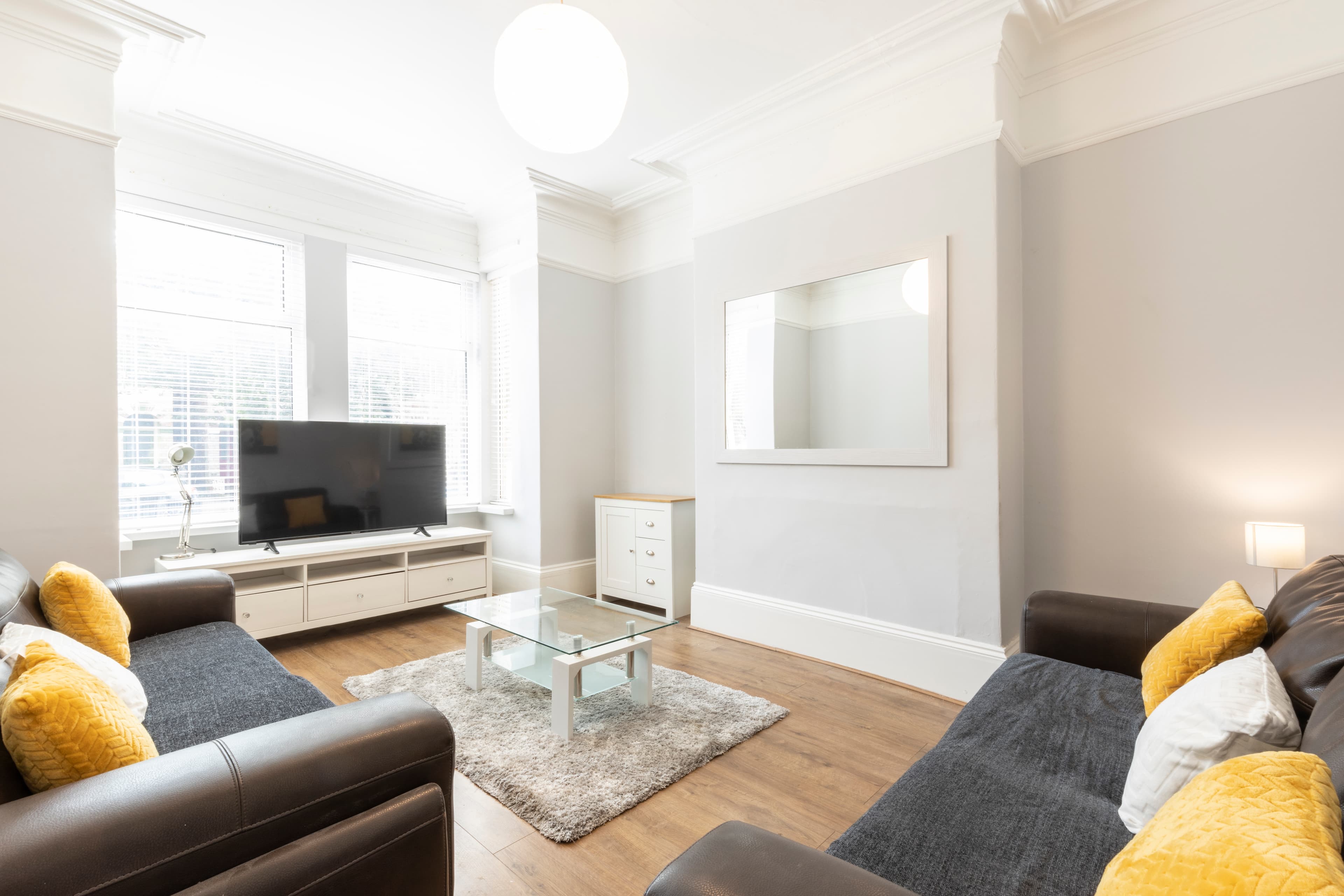 5 Bed House - Beresford Avenue thumbnail 2