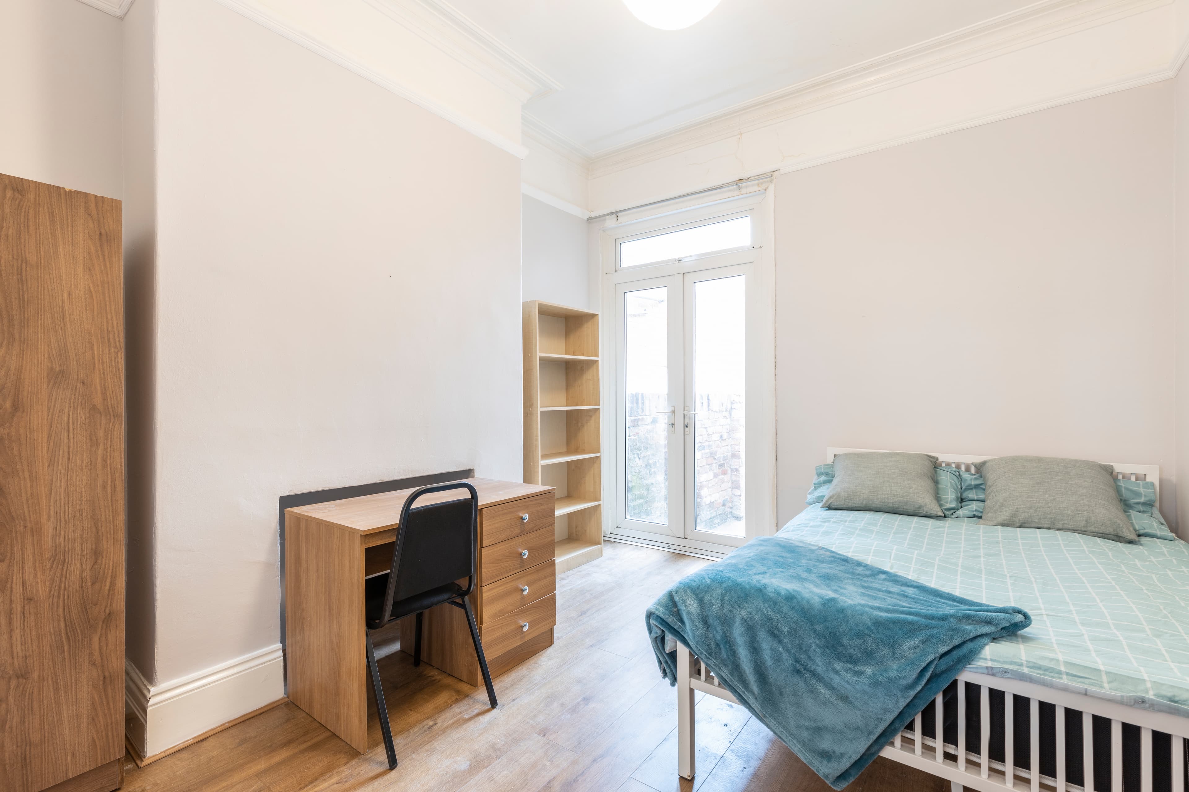 5 Bed House - Beresford Avenue thumbnail 4