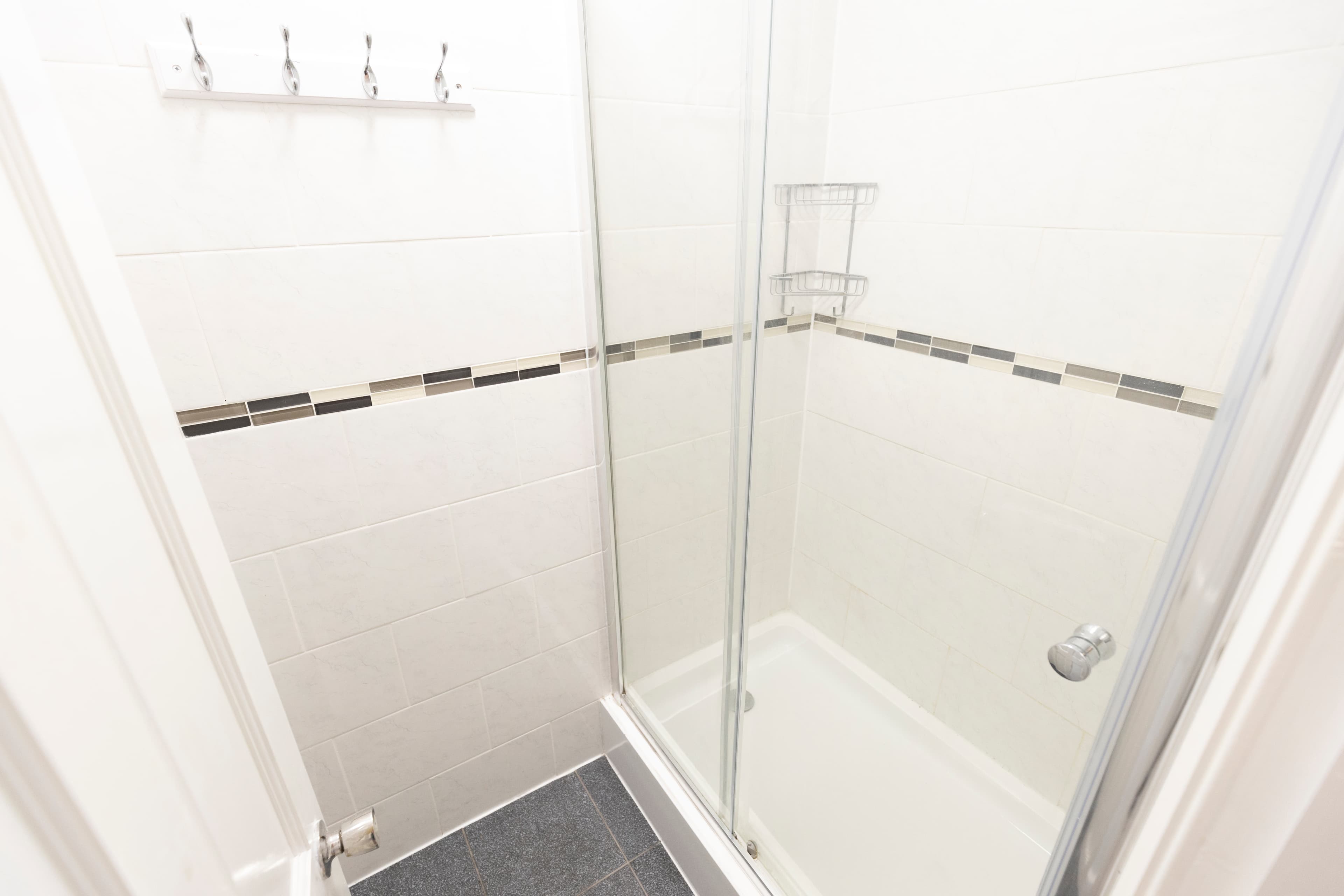 5 Bed House - Beresford Avenue thumbnail 9