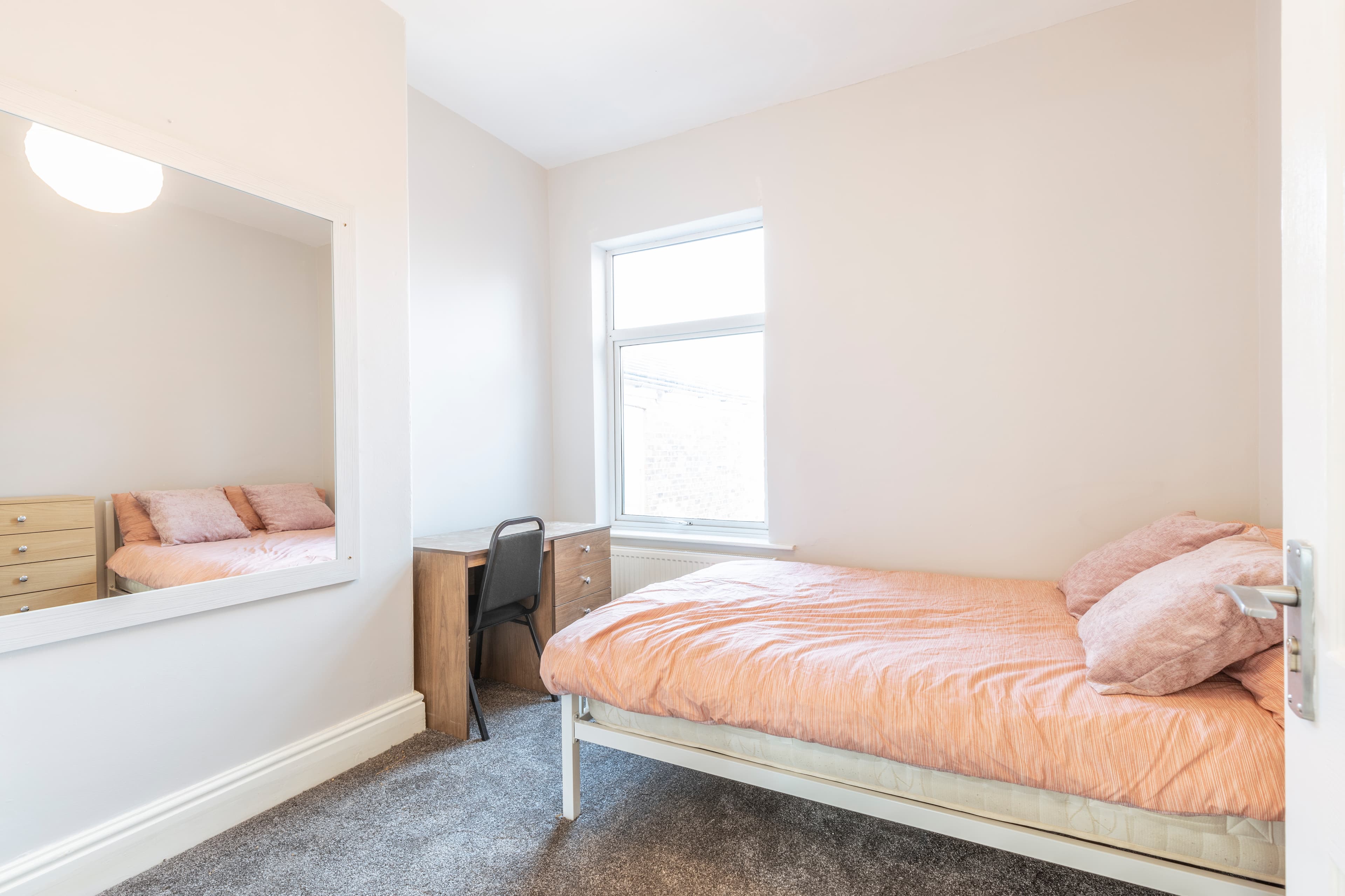 5 Bed House - Beresford Avenue thumbnail 10