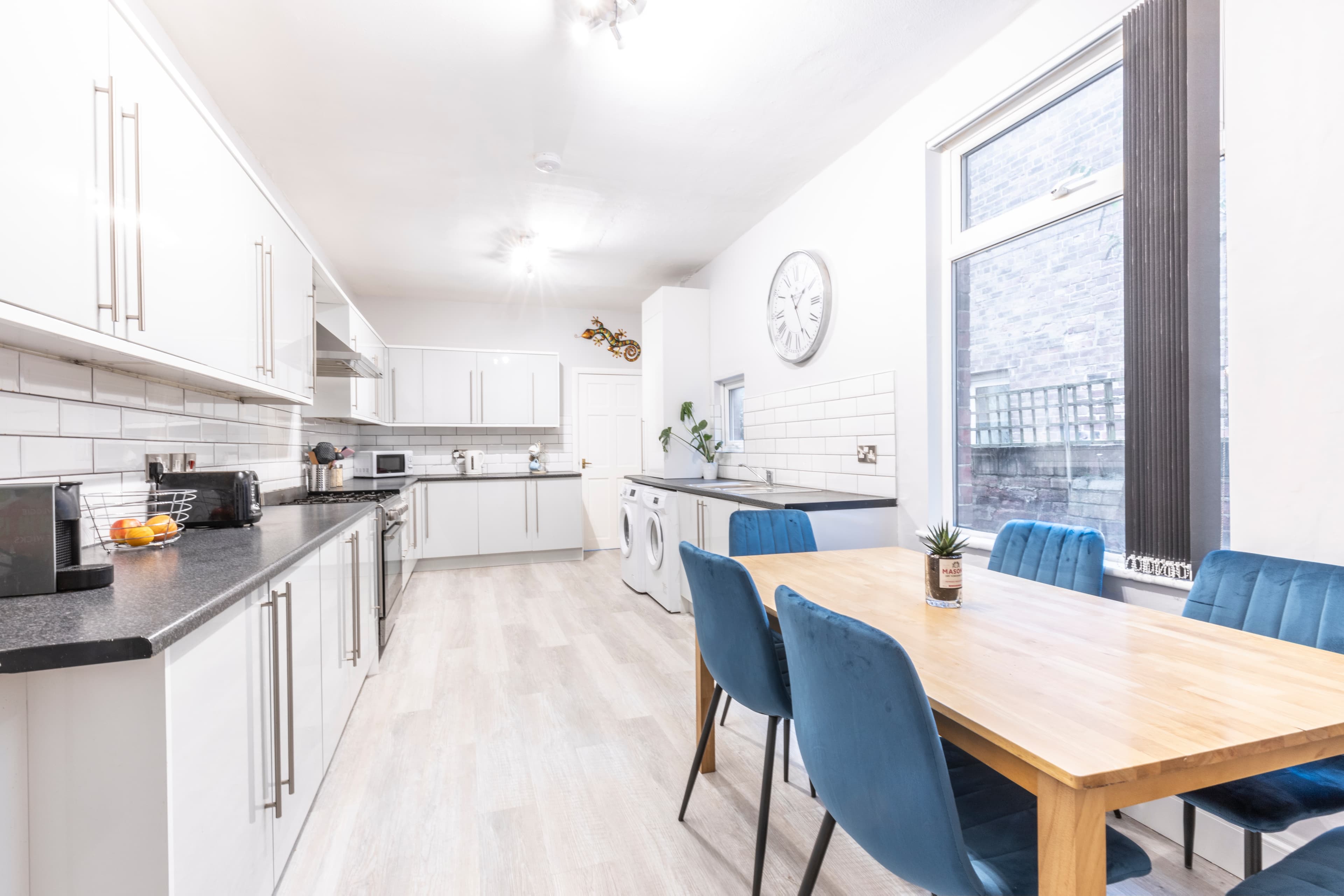 5 Bed House - Beresford Avenue photo 1