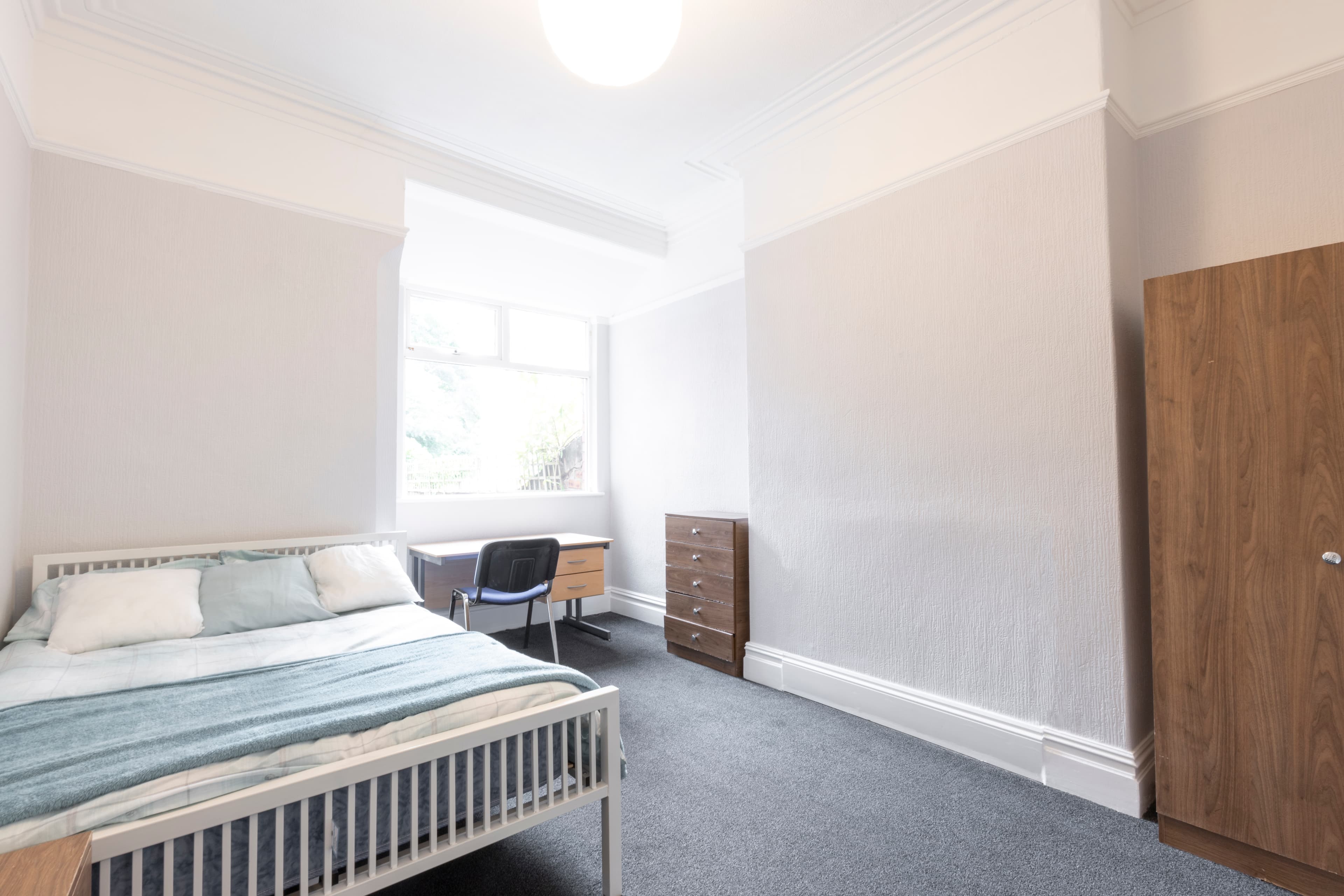 5 Bed House - Beresford Avenue thumbnail 4