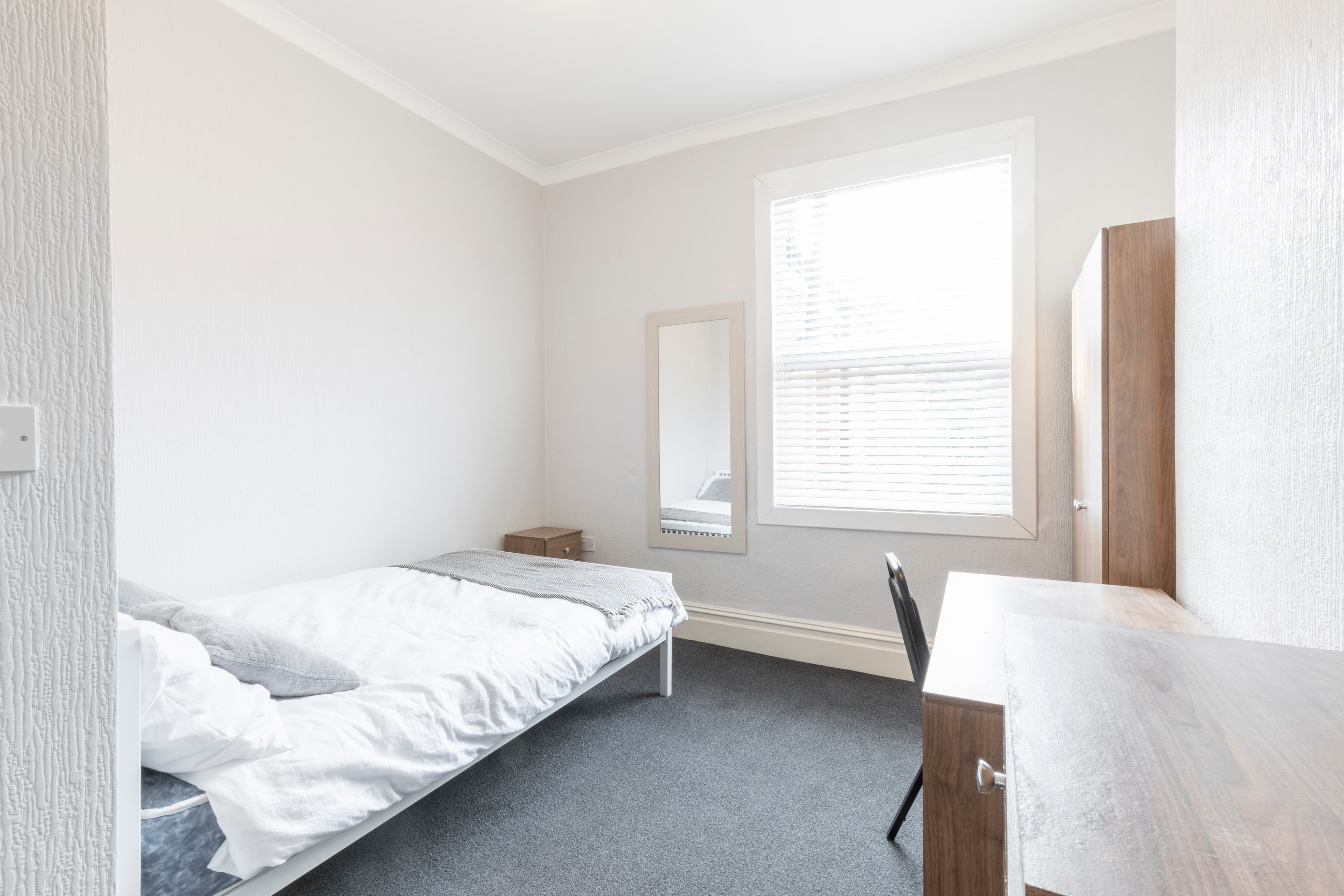 5 Bed House - Beresford Avenue thumbnail 9