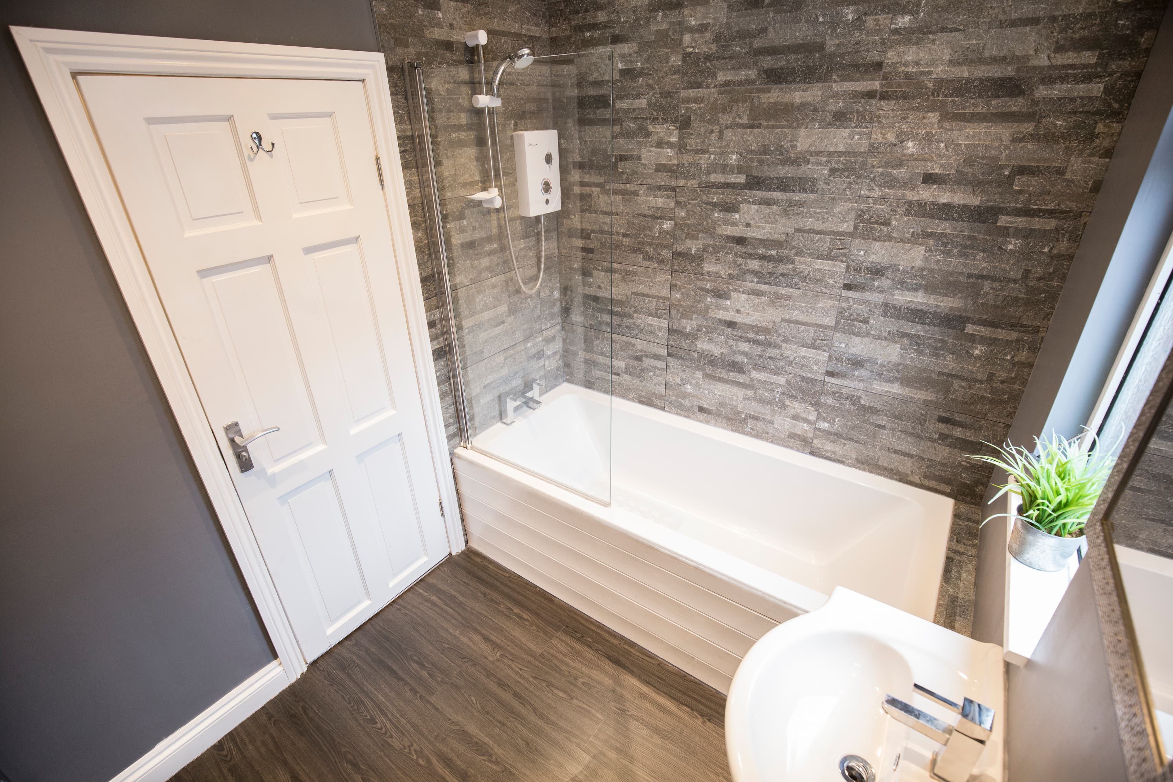 4 Bed House - Heathcote Street thumbnail 6