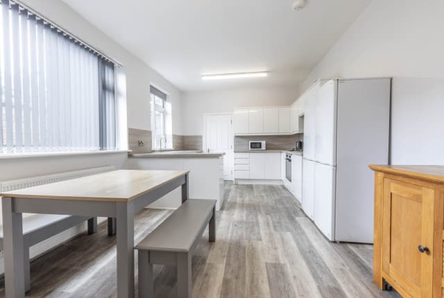 5 Bed House - Heathcote Street thumbnail 2