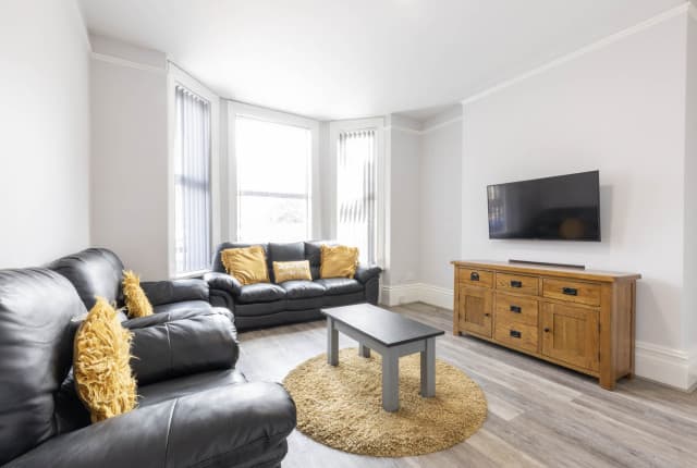 5 Bed House - Heathcote Street thumbnail 4