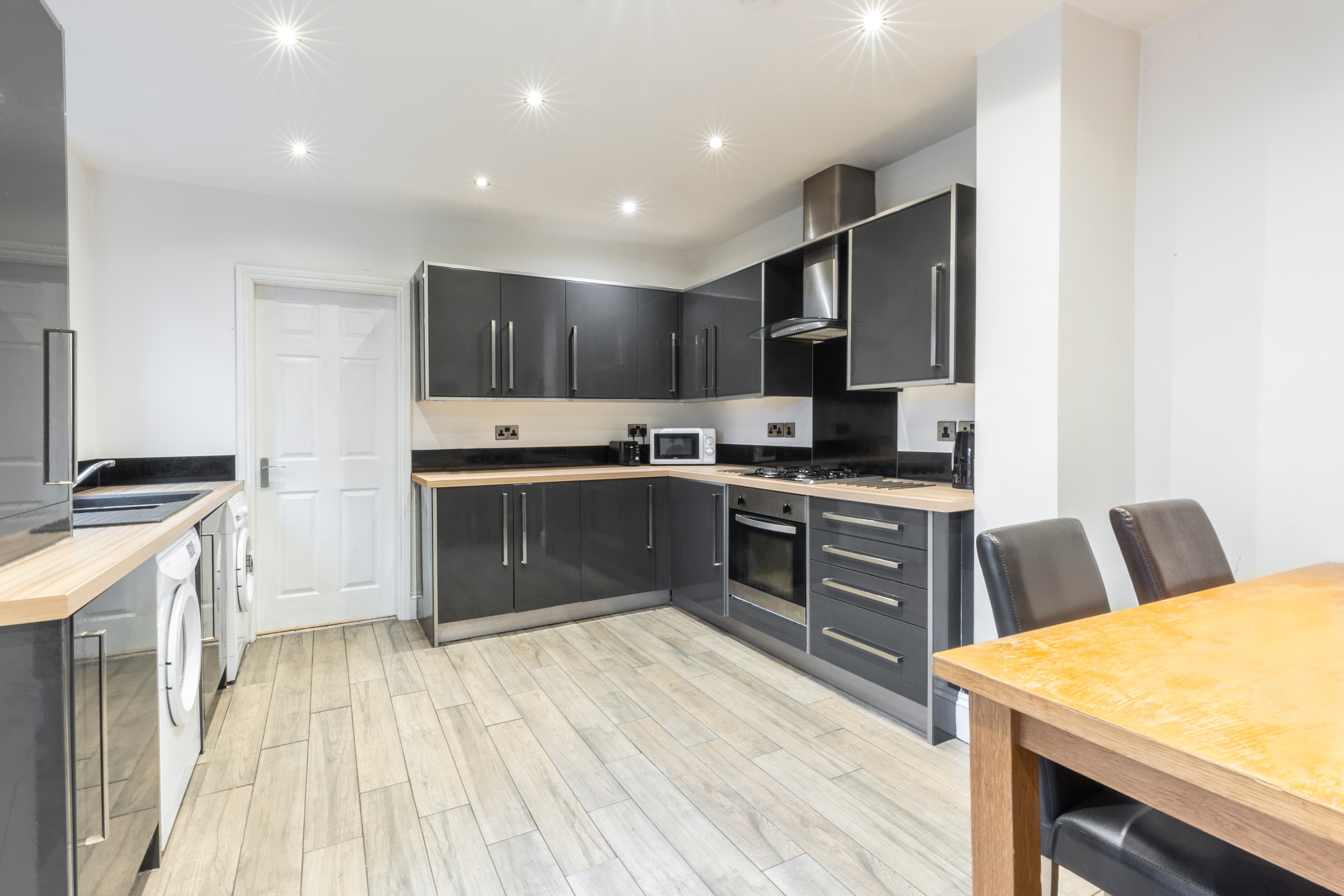 5 Bed House - Heathcote Street thumbnail 2